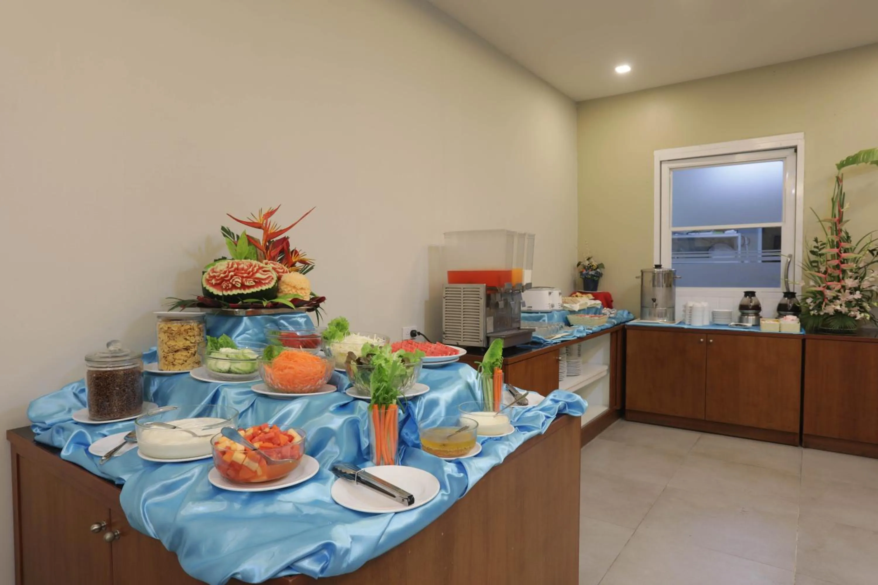 Tuana Hotels Brook Pool Access