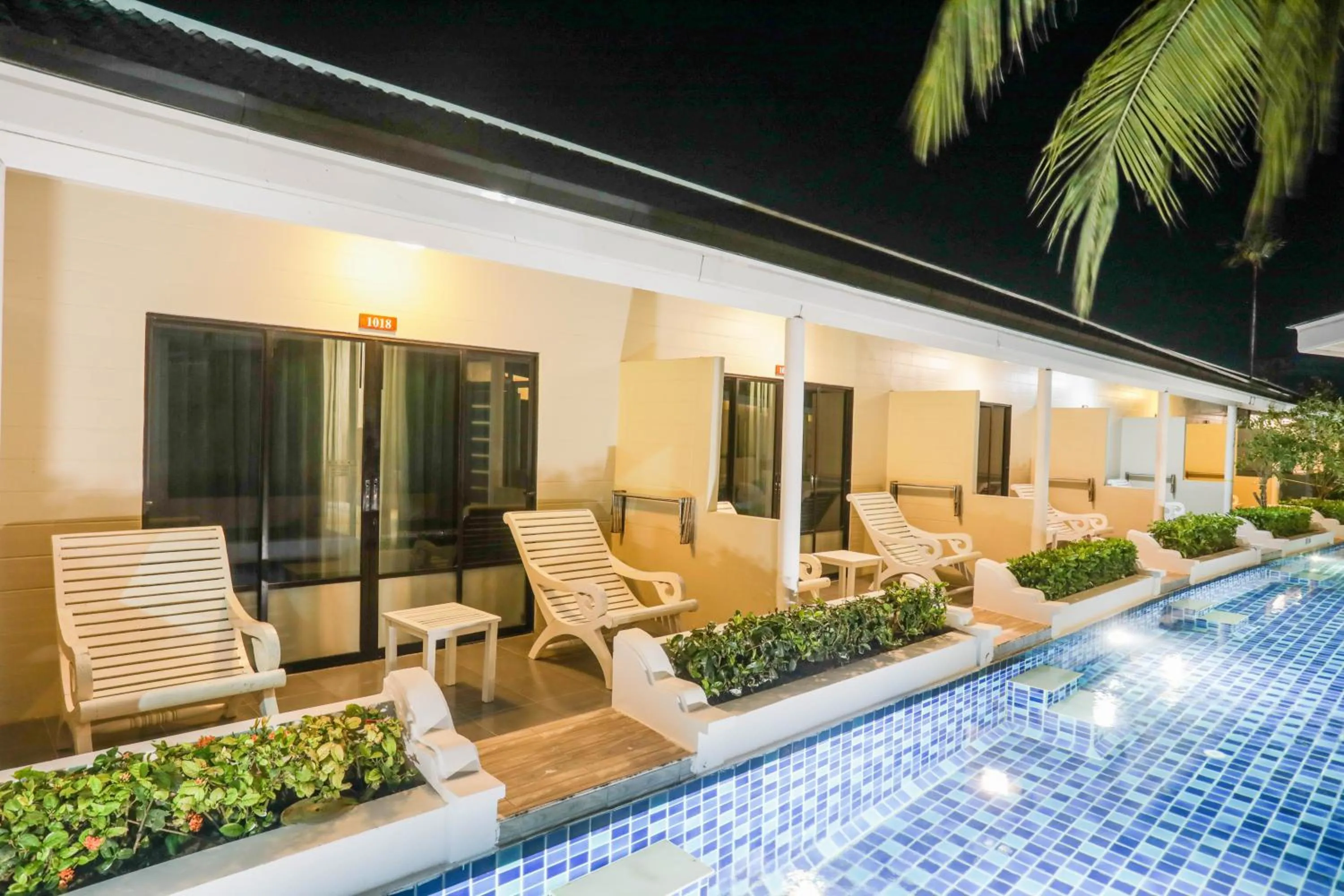 Tuana Hotels Brook Pool Access