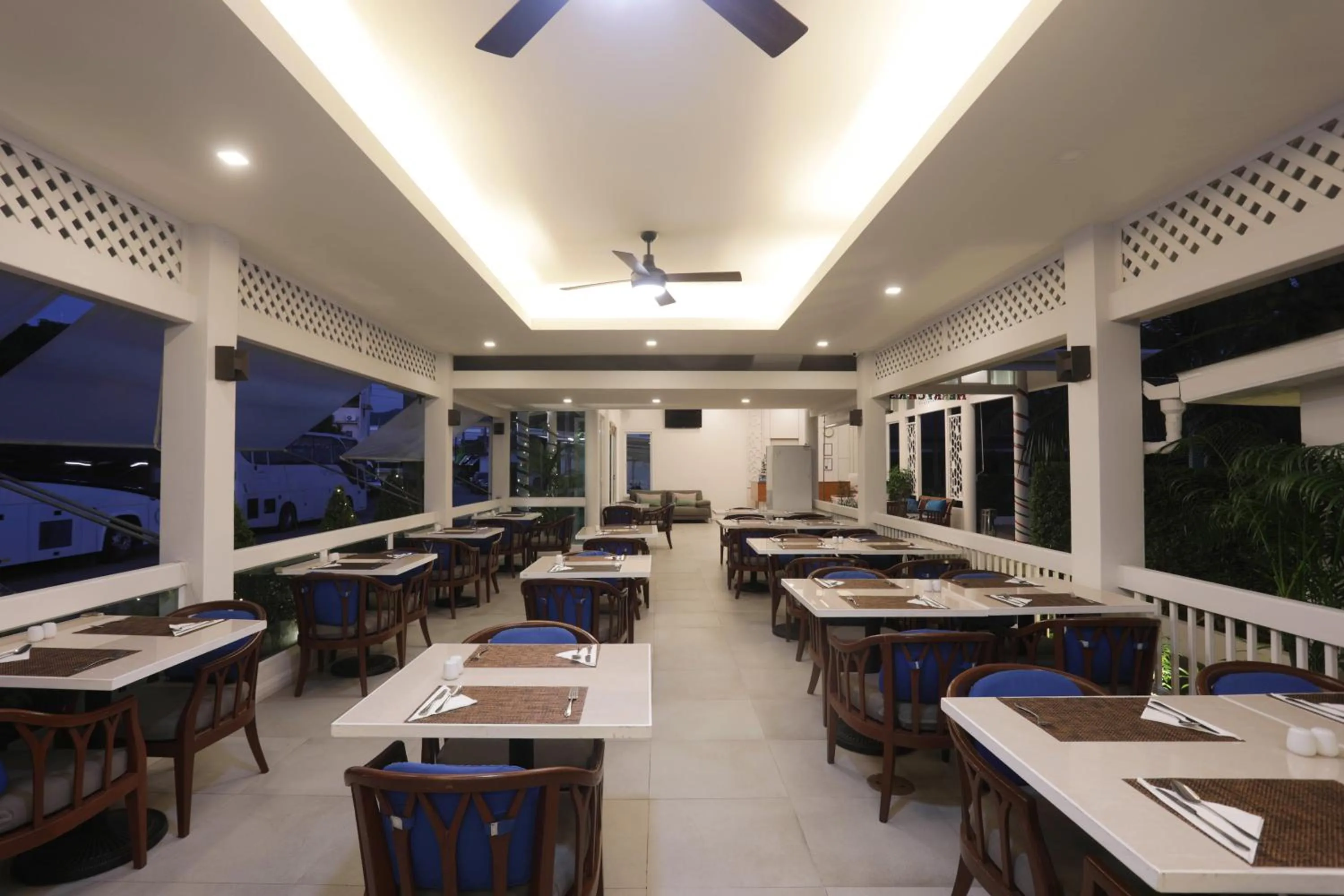 Tuana Hotels Brook Pool Access