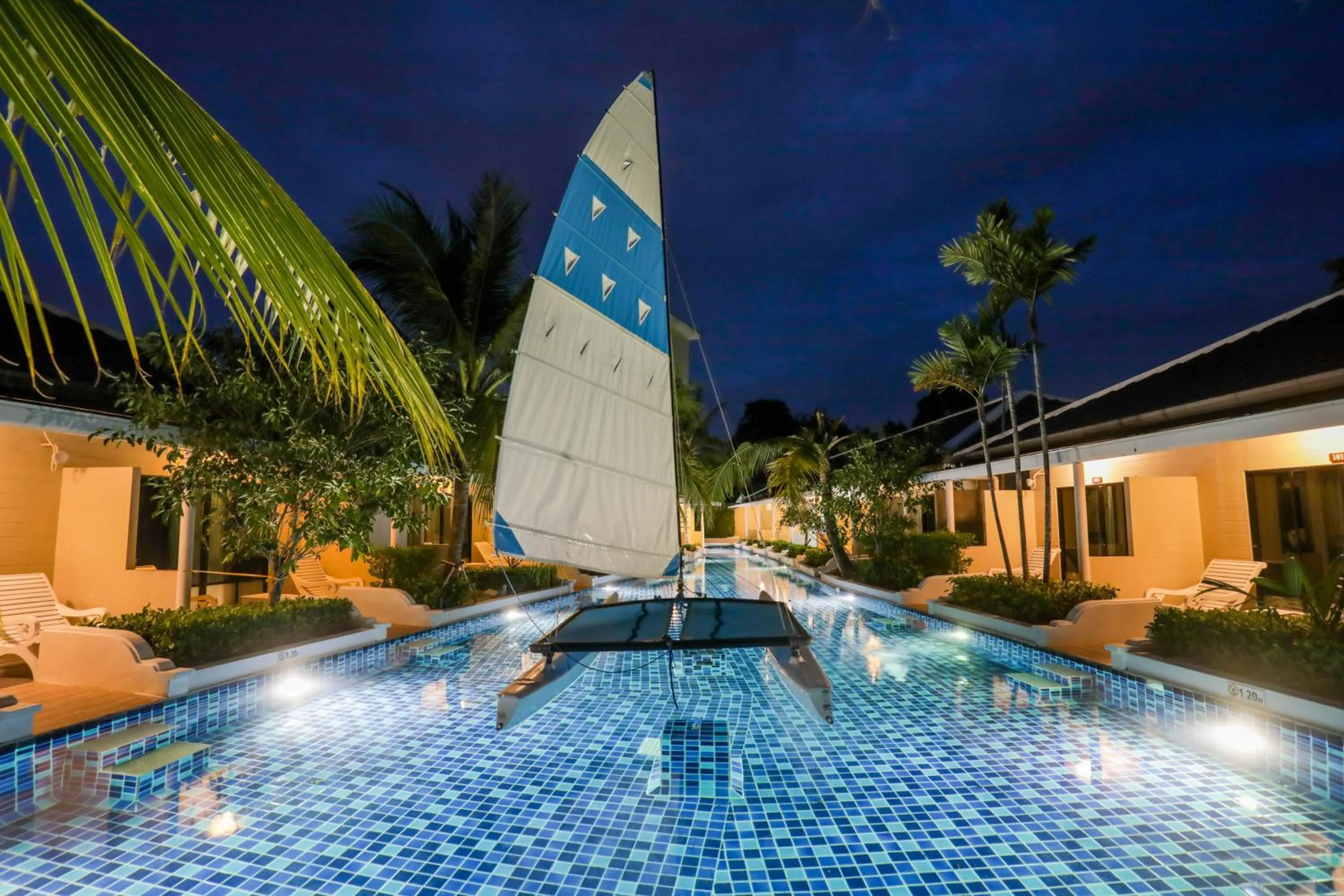 Tuana Hotels Brook Pool Access