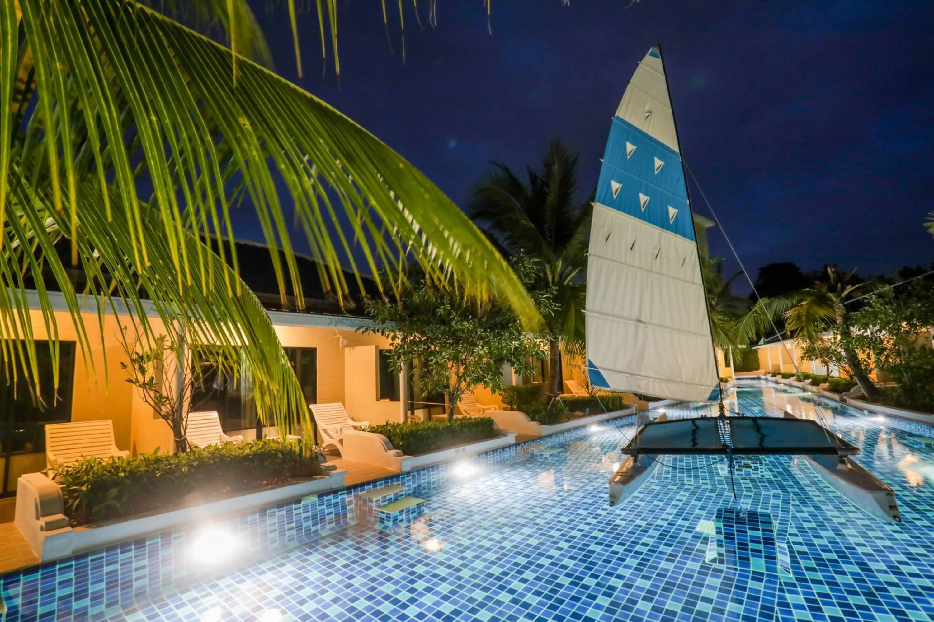 Tuana Hotels Brook Pool Access