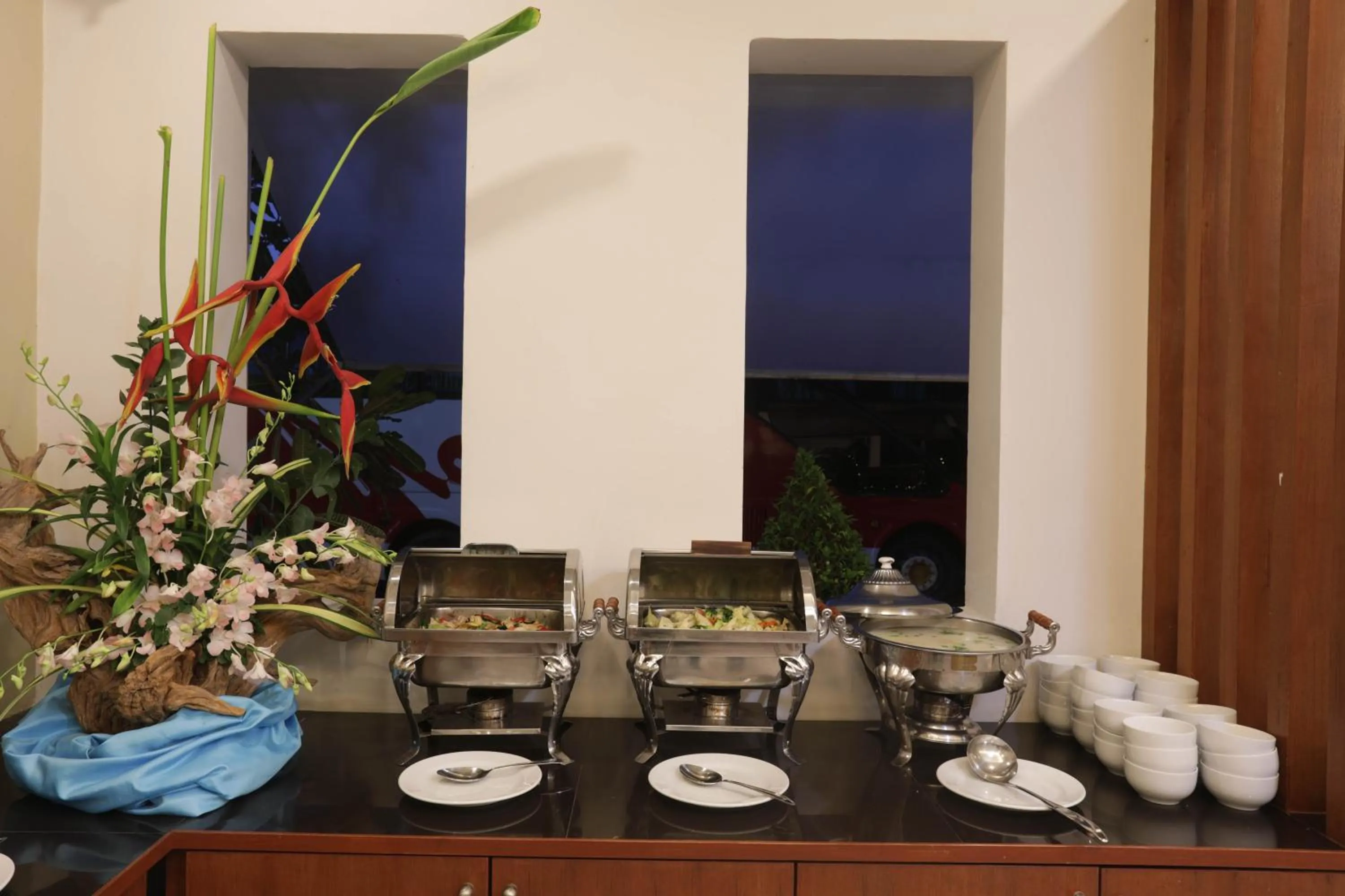 Tuana Hotels Brook Pool Access