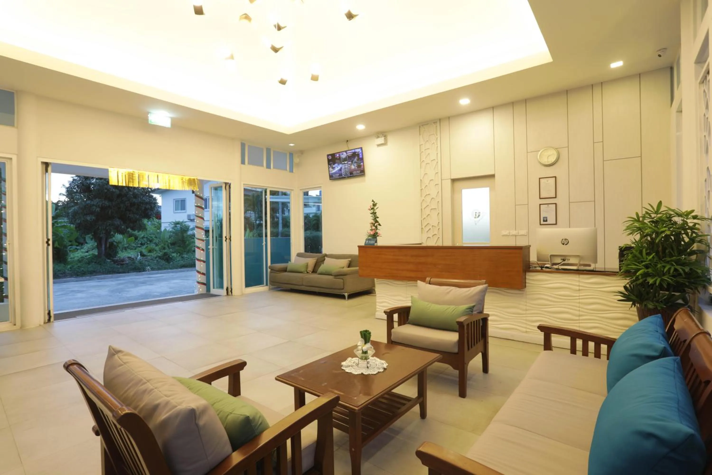 Tuana Hotels Brook Pool Access