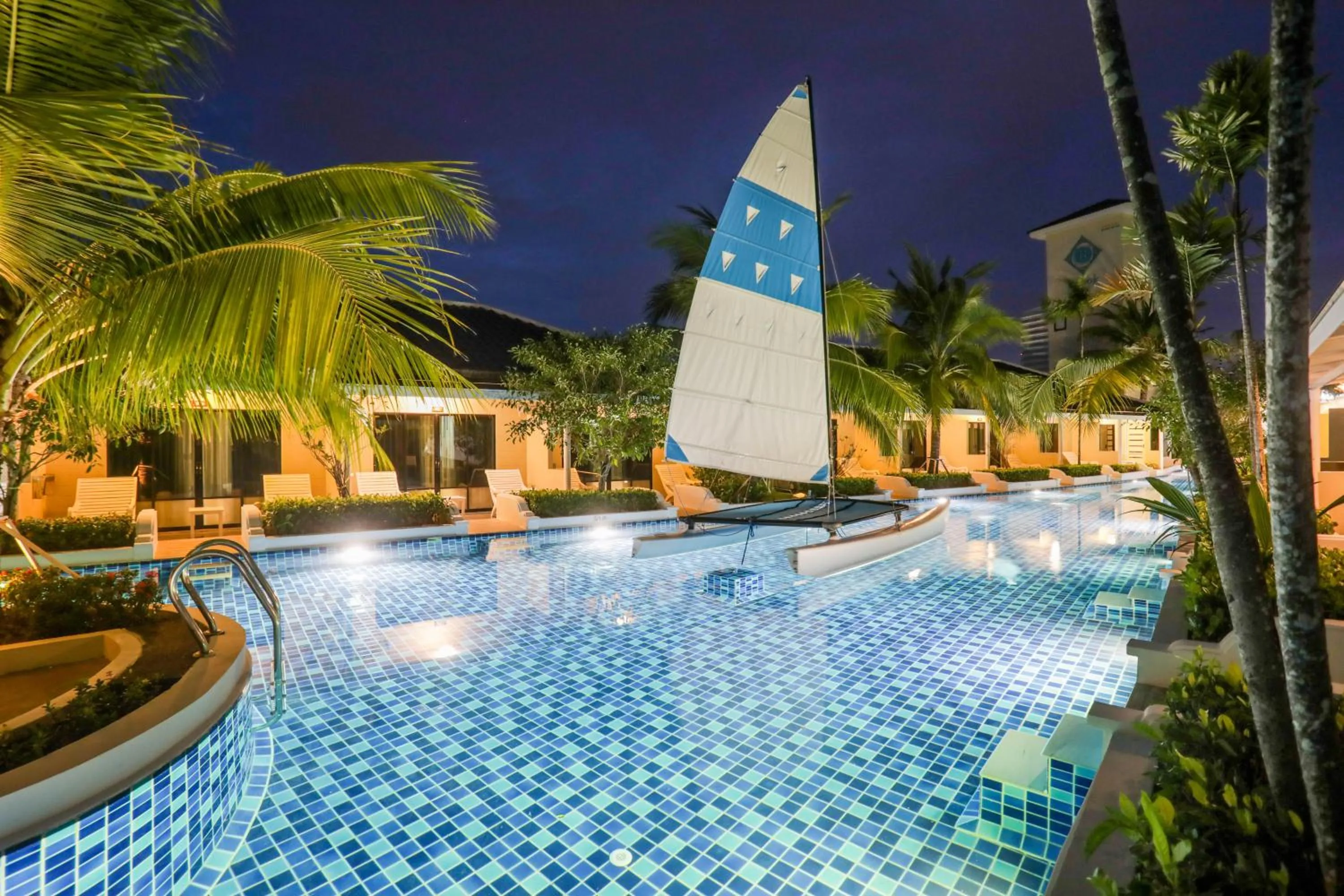 Tuana Hotels Brook Pool Access