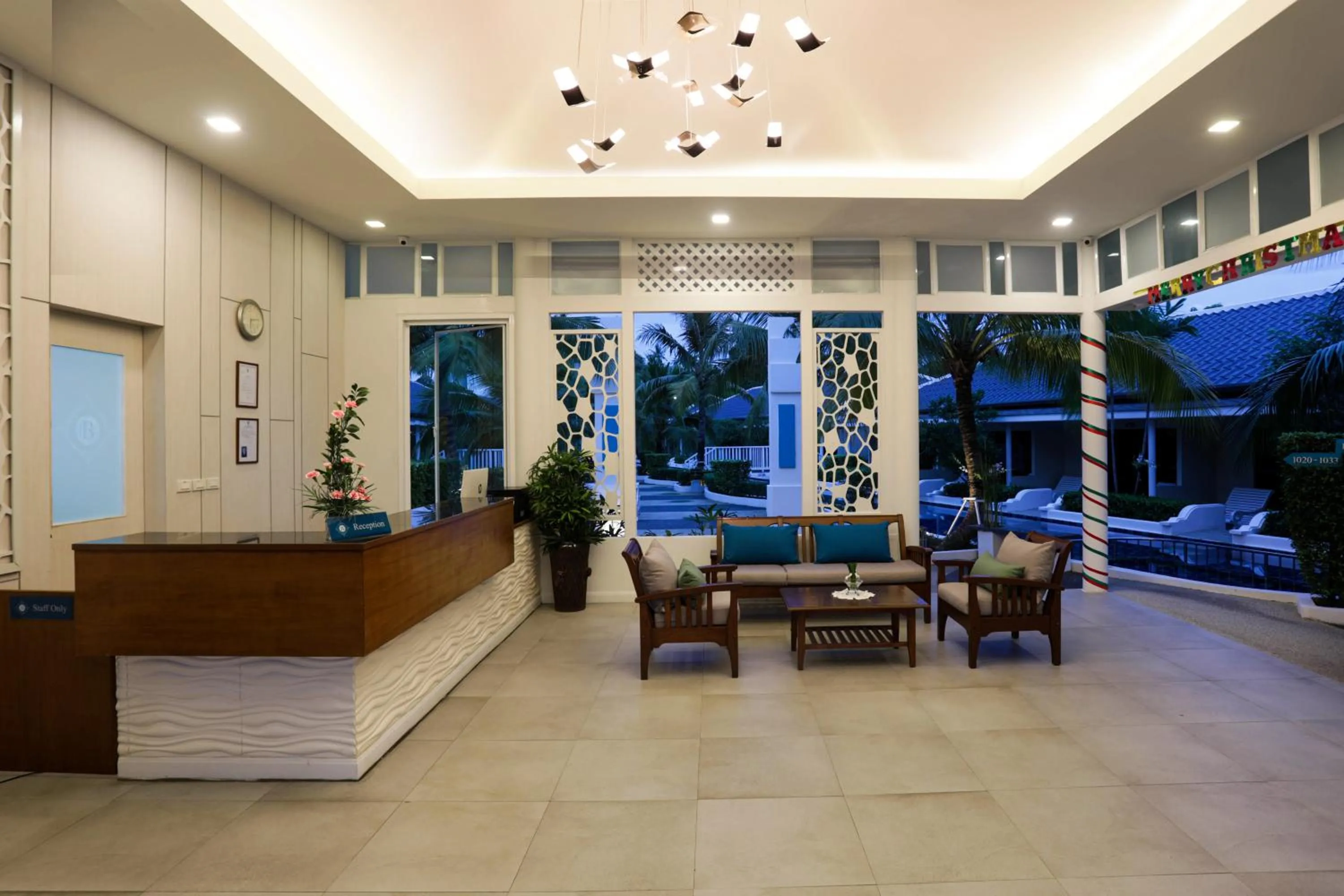 Tuana Hotels Brook Pool Access