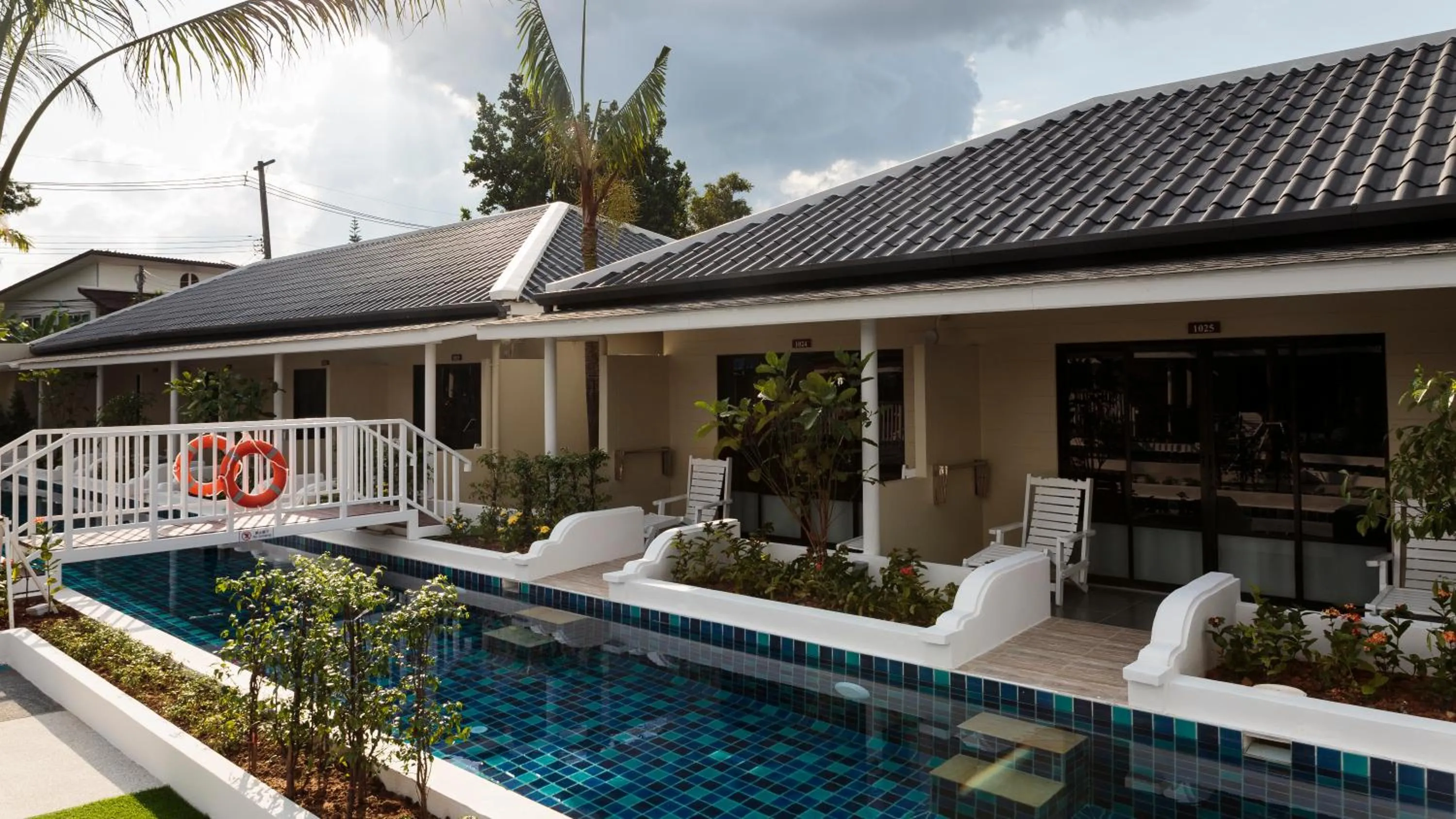 Swimming pool in Tuana Hotels Brook Pool Access