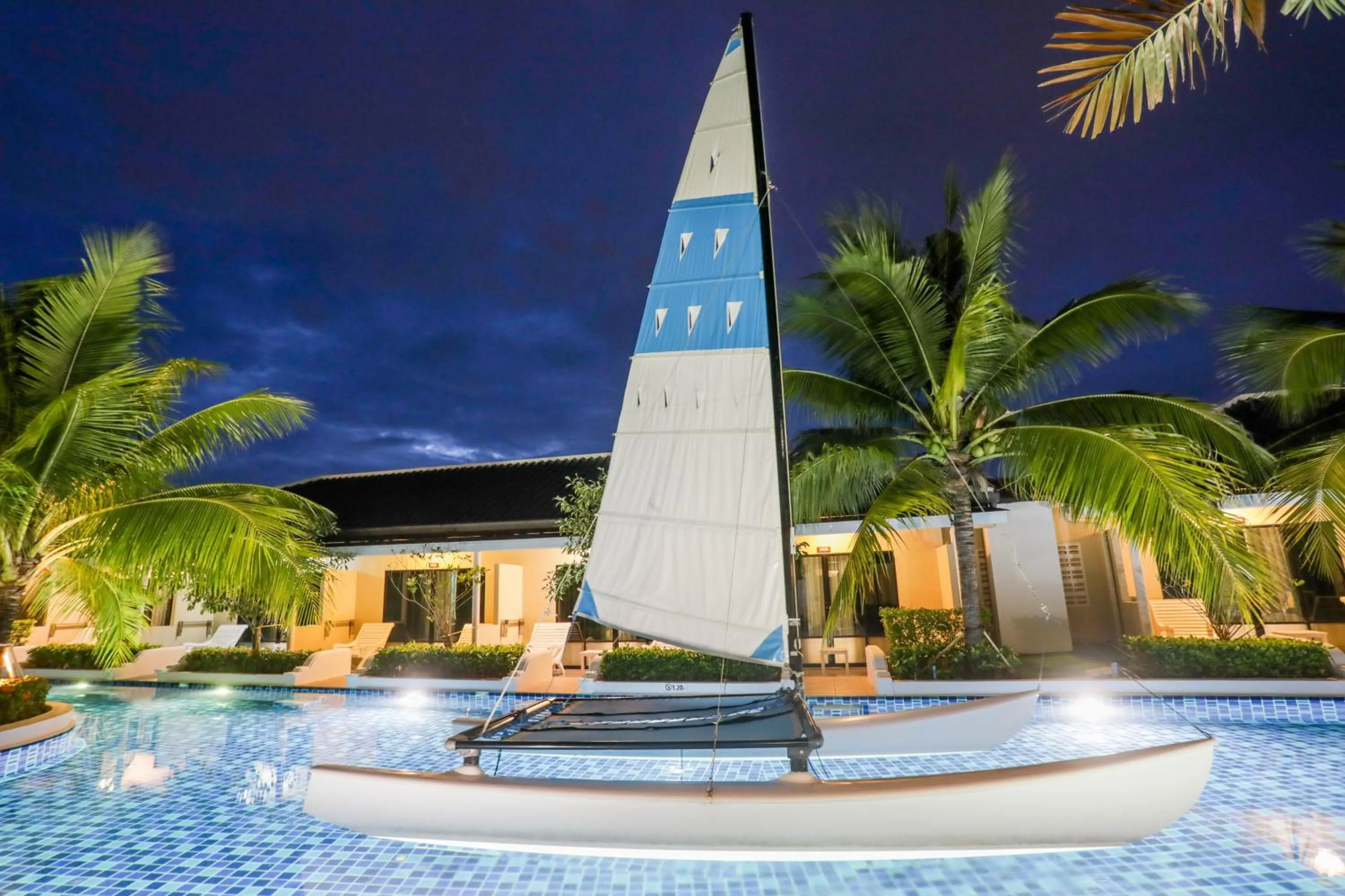 Tuana Hotels Brook Pool Access