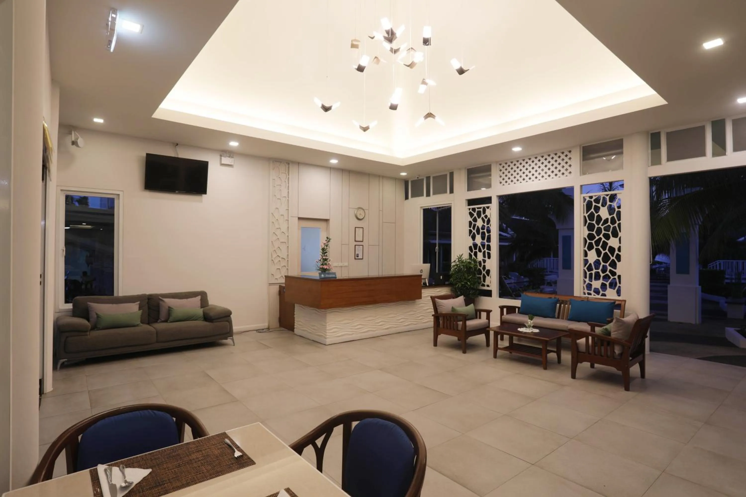 Tuana Hotels Brook Pool Access