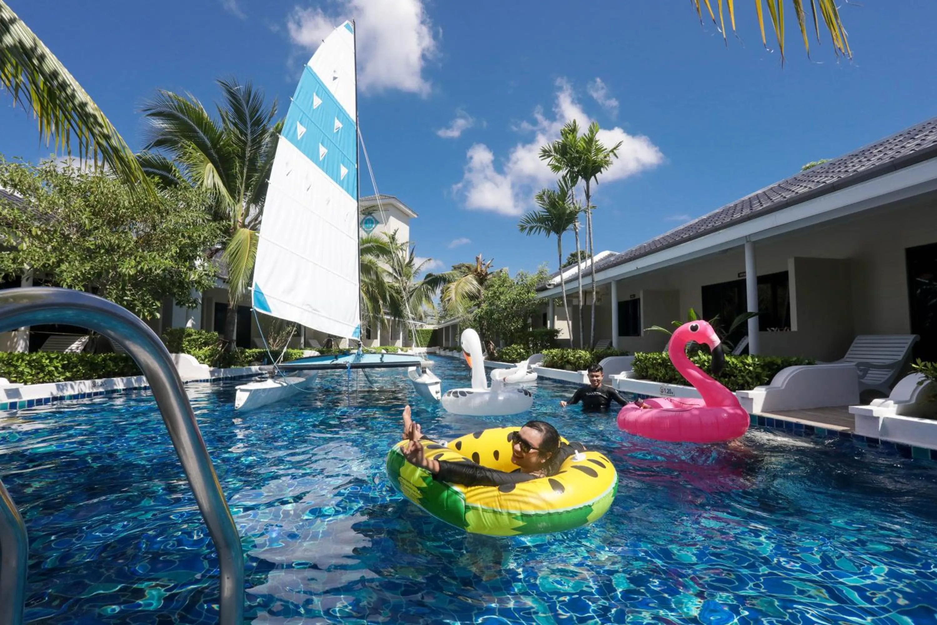 Tuana Hotels Brook Pool Access