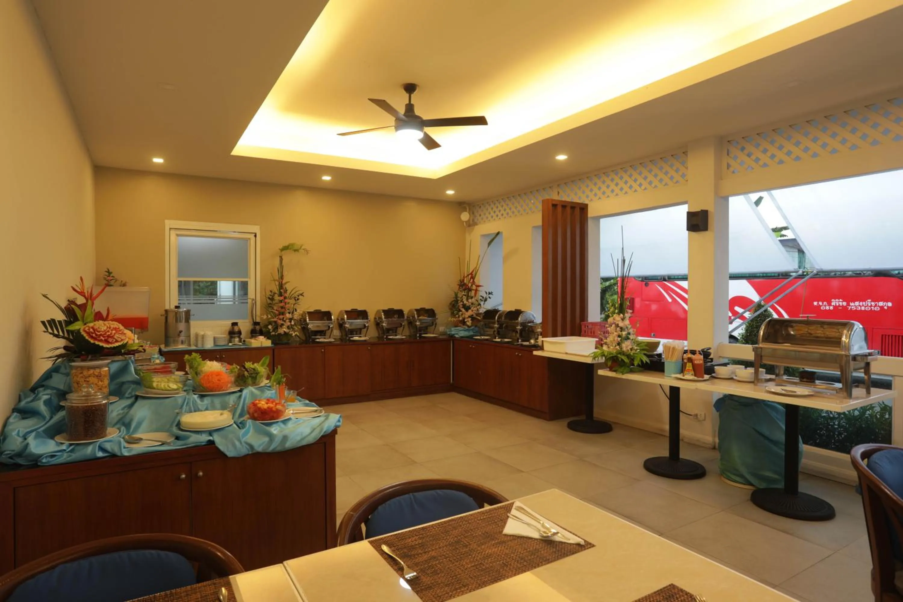 Tuana Hotels Brook Pool Access