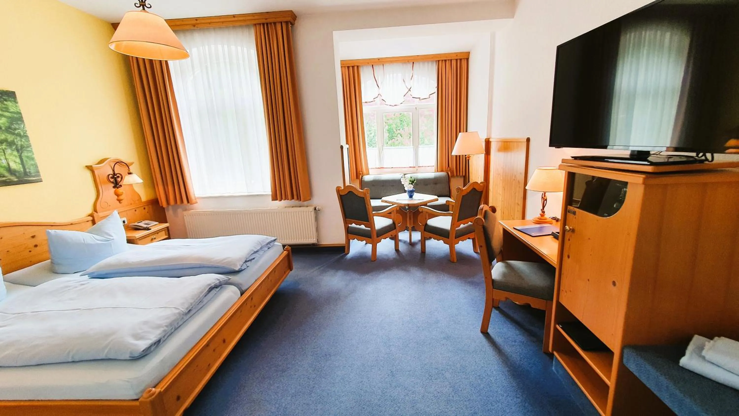 Photo of the whole room, Bed in Hotel Seiffener Hof***