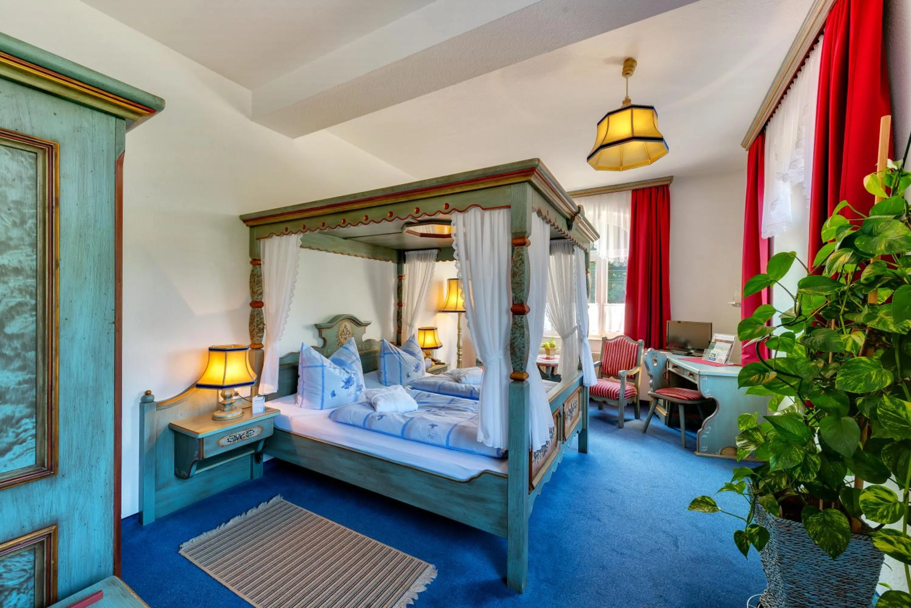 Bed in Hotel Seiffener Hof***