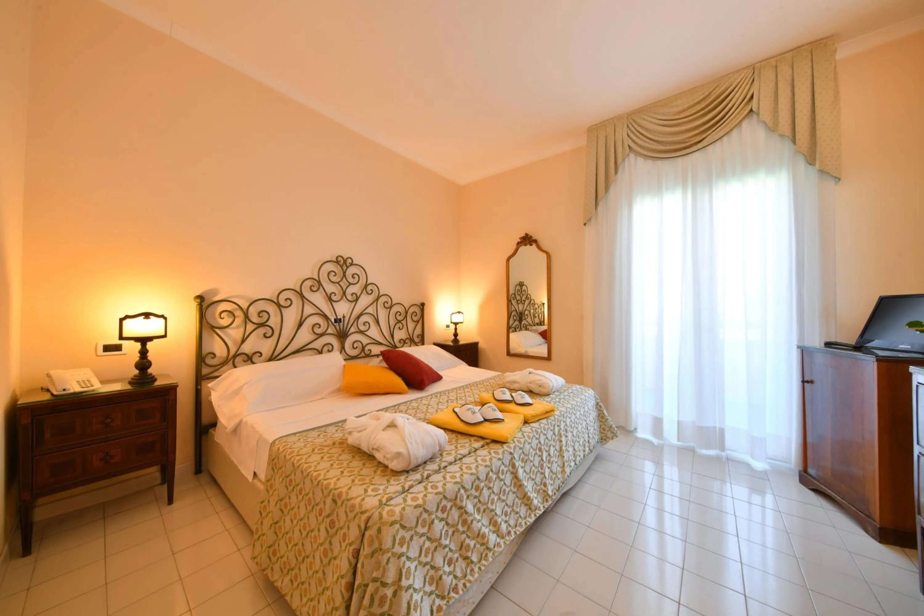 Bed in Grand Hotel Terme di Augusto