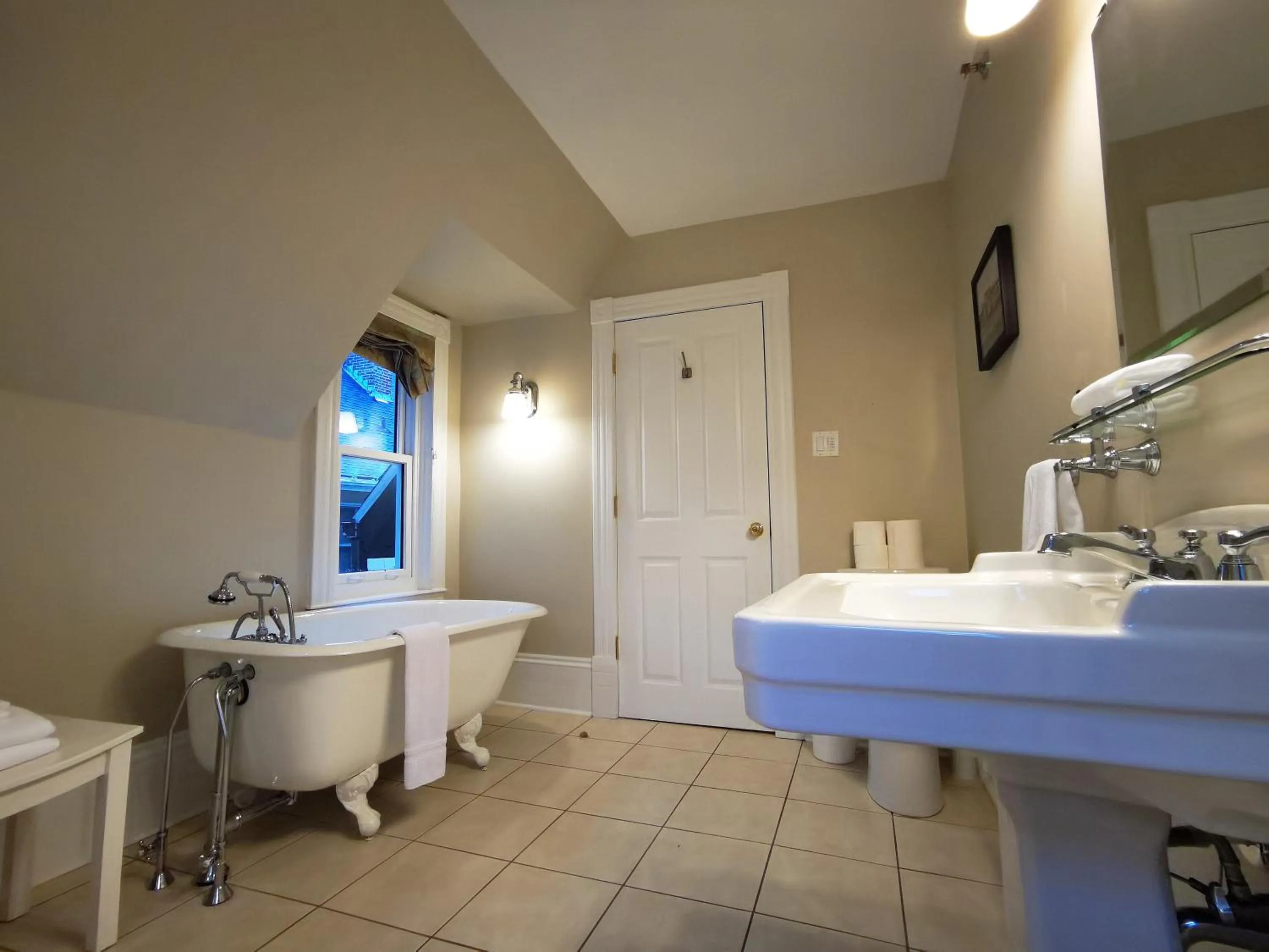 Bathroom in No 1 Grafton Inn