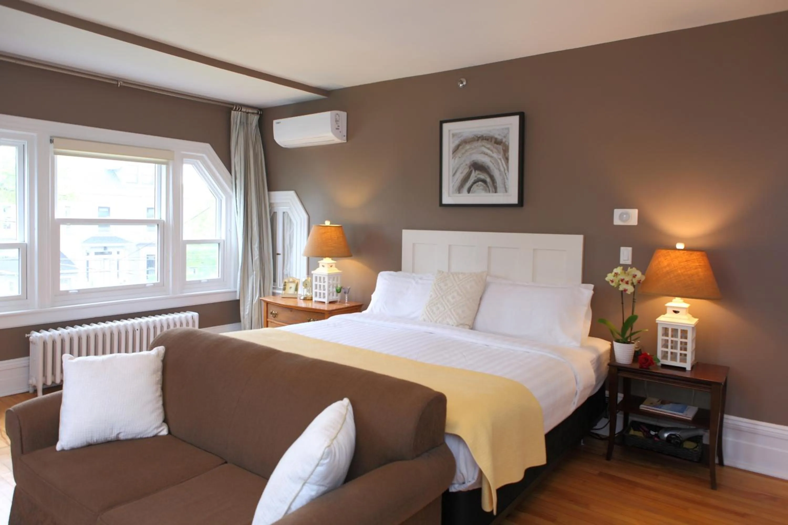 Bedroom, Bed in No 1 Grafton Inn