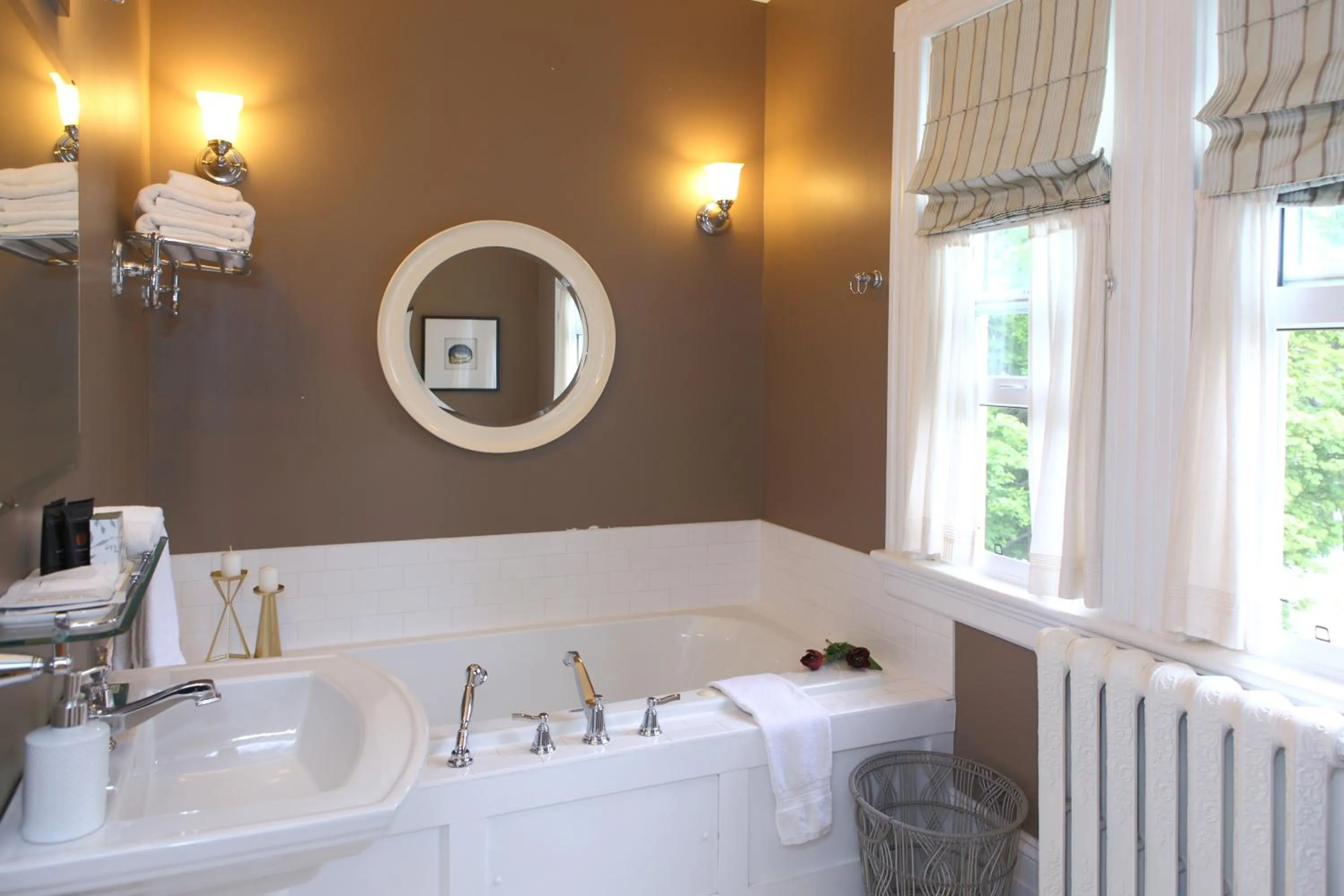 Bath in No 1 Grafton Inn