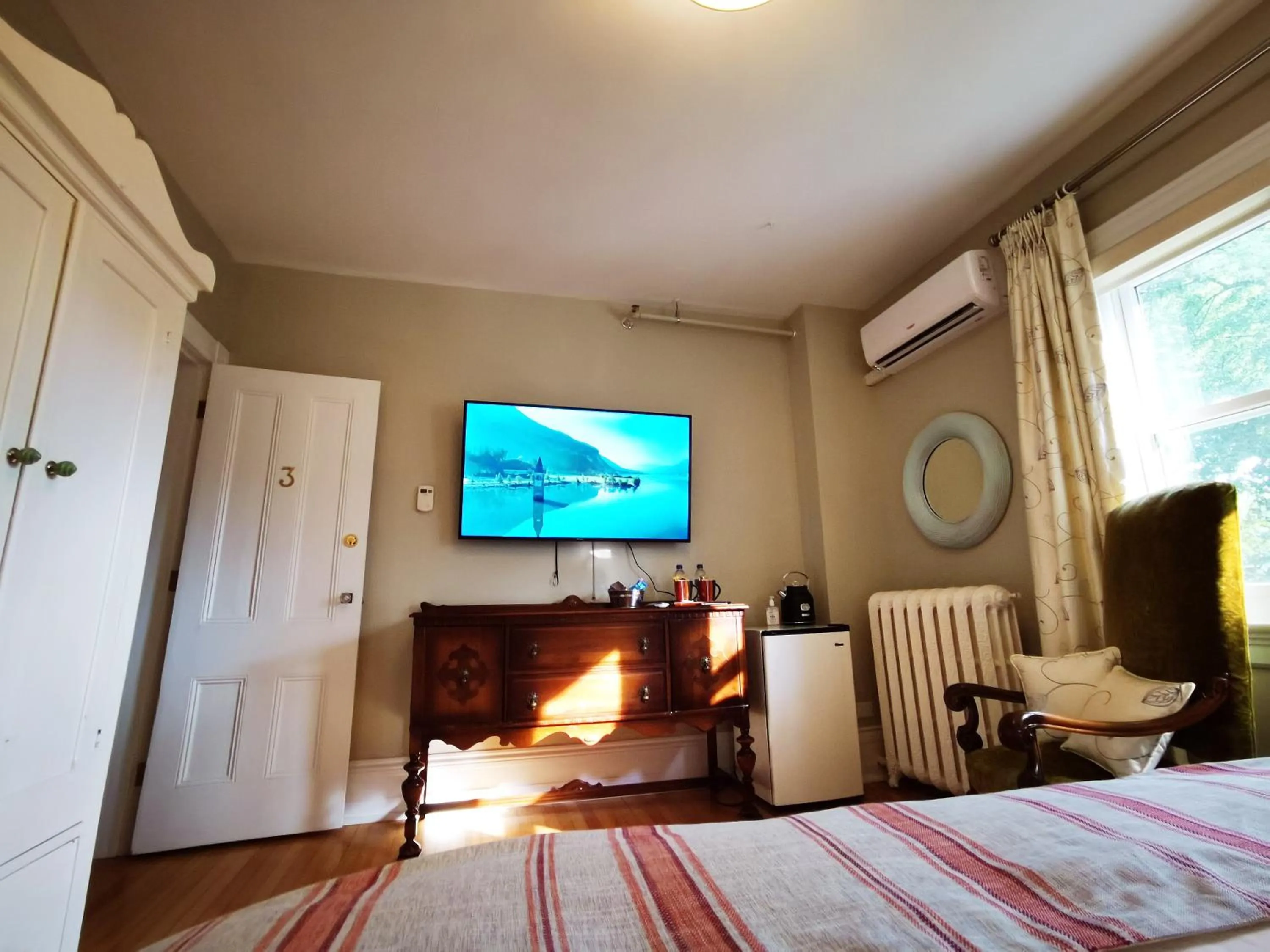 Bedroom, Bed in No 1 Grafton Inn