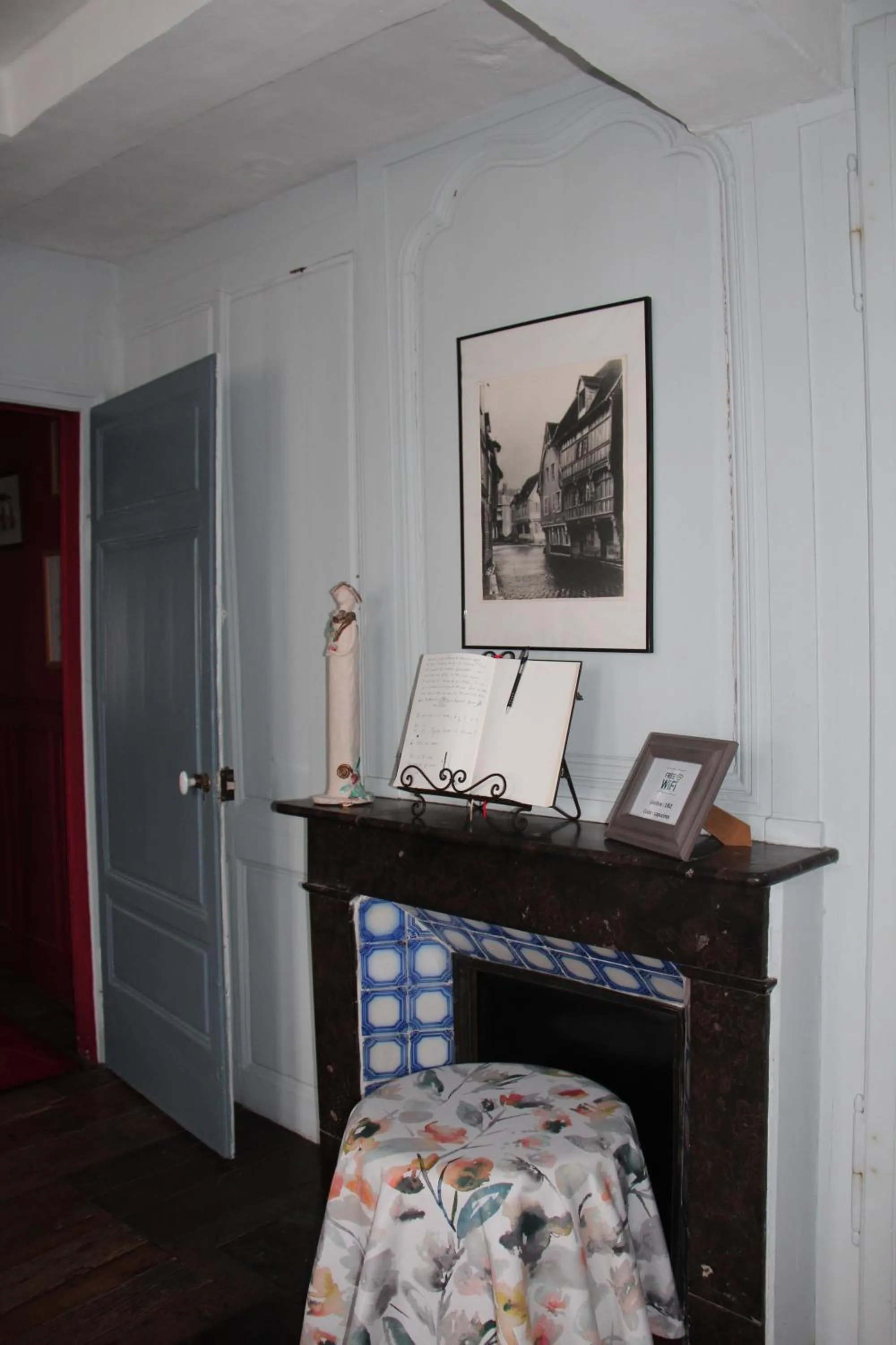 Decorative detail, Bed in Les Capucines