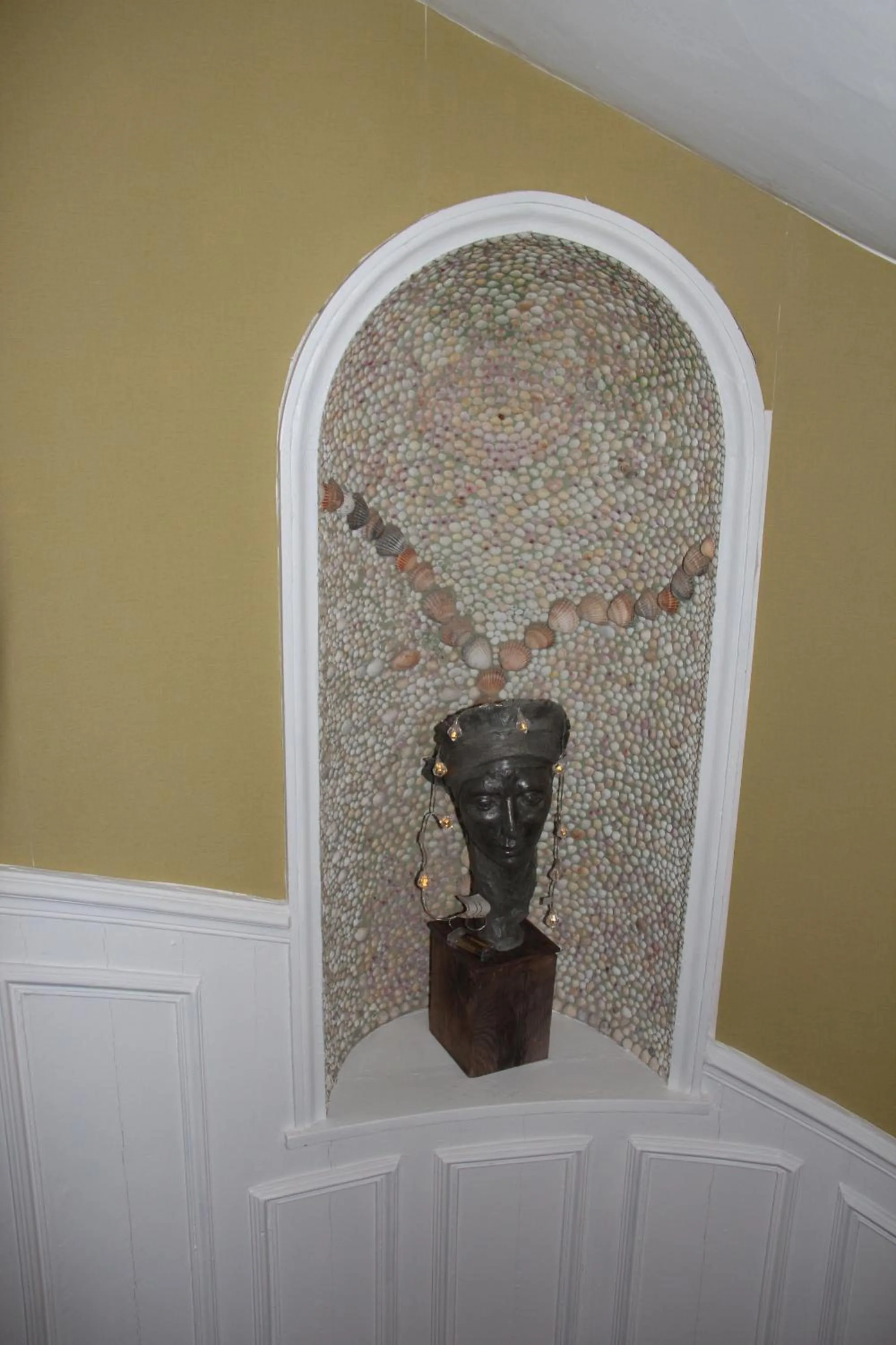 Decorative detail in Les Capucines