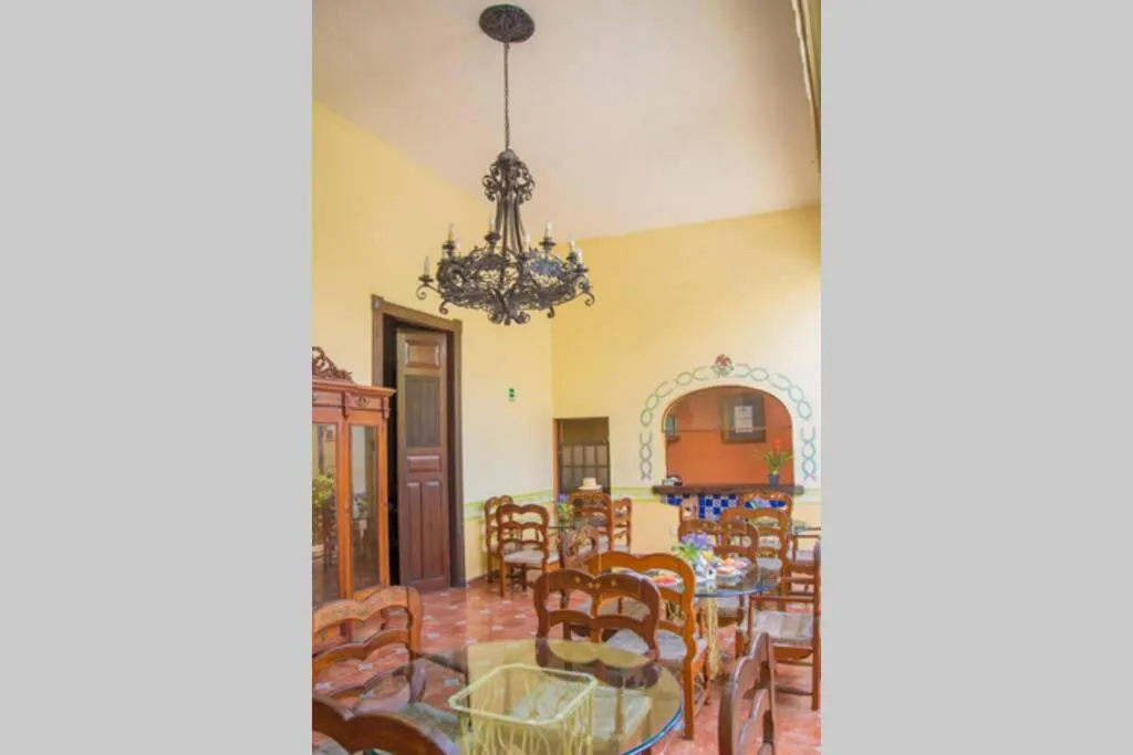 Dining Area in Casa de las Columnas una experiencia de otra época