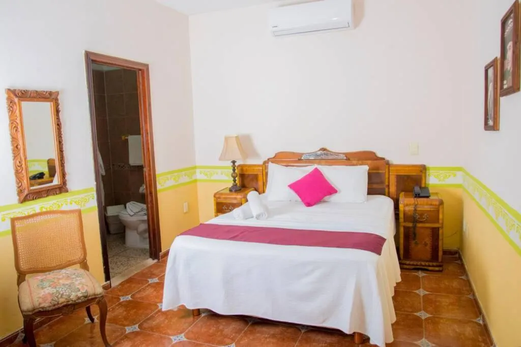 Bed in Casa de las Columnas una experiencia de otra época