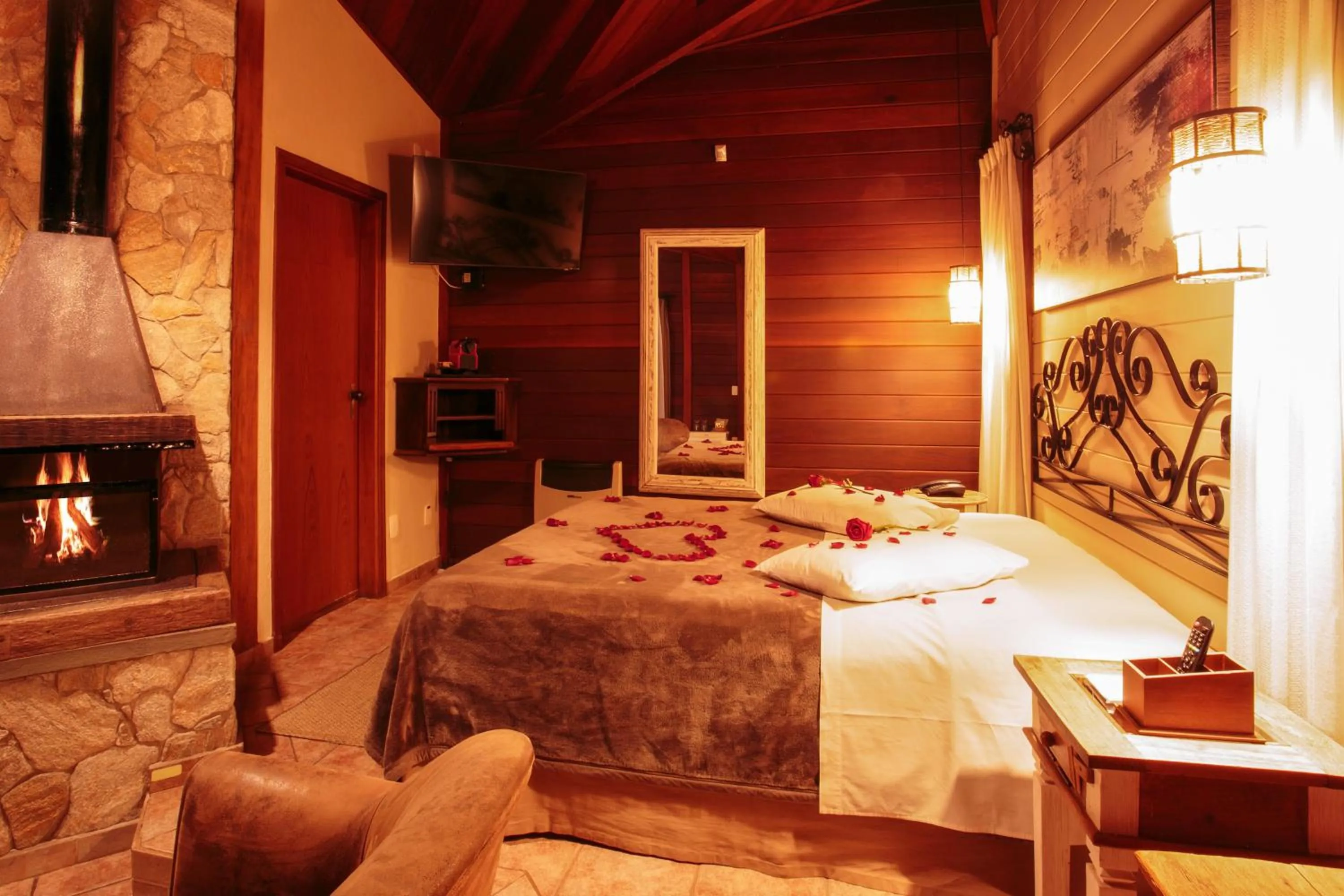 Property building, Bed in Pousada Varanda das Colinas