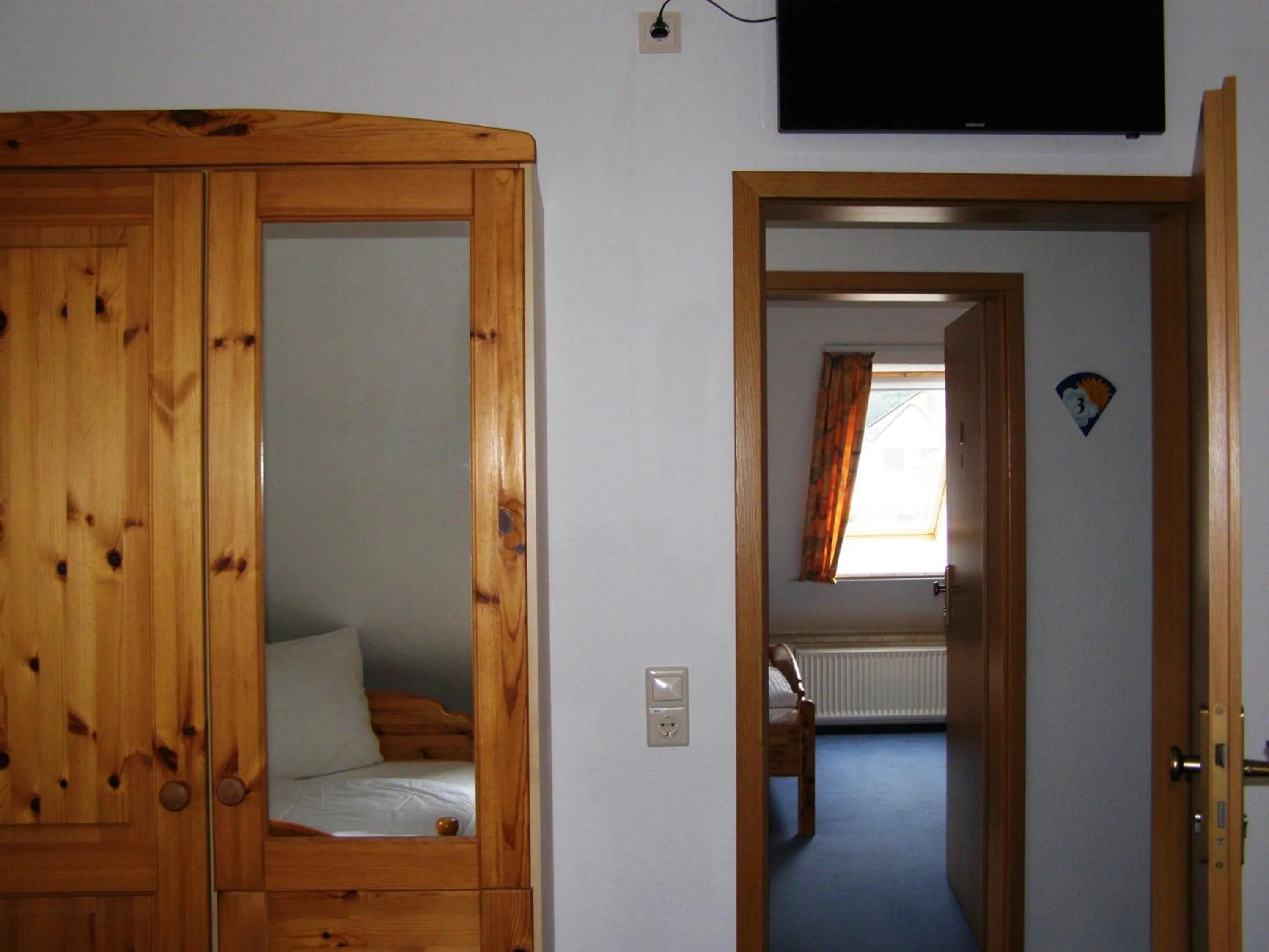 Bedroom, Bed in Hotel Alt Vinnhorst