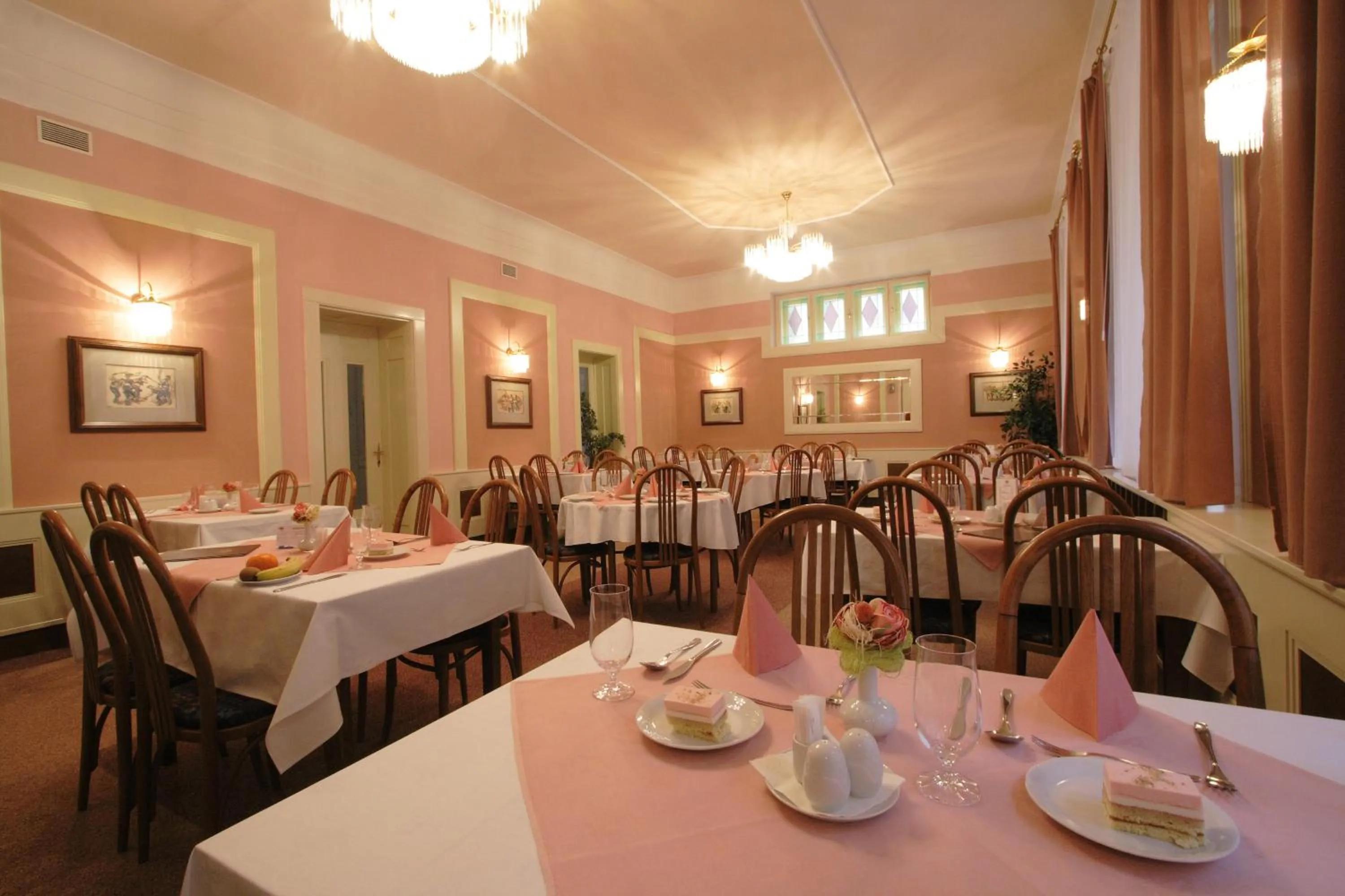 Restaurant/places to eat in Dům Bedřicha Smetany