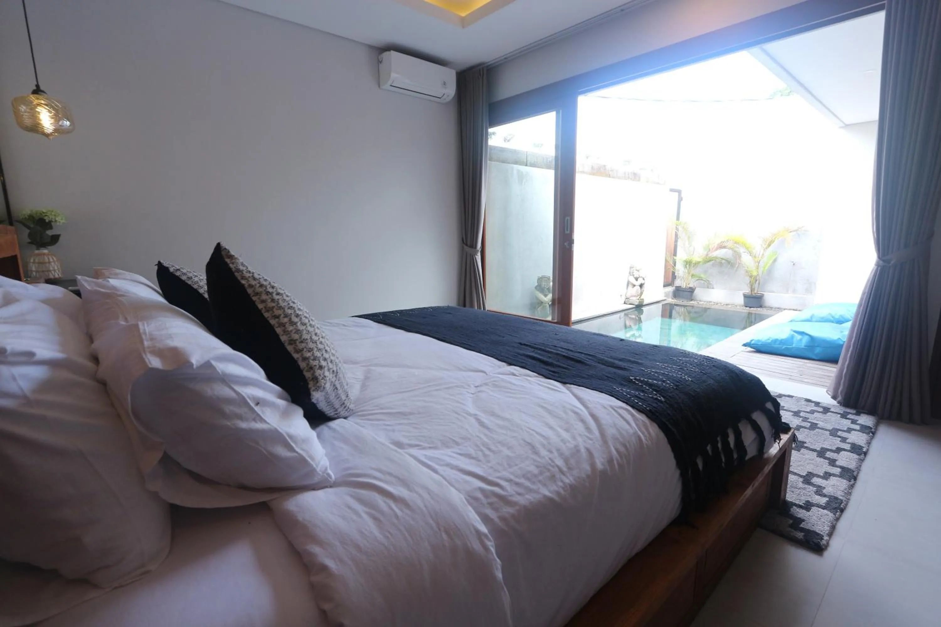 Bed in Stana Kendran Villa