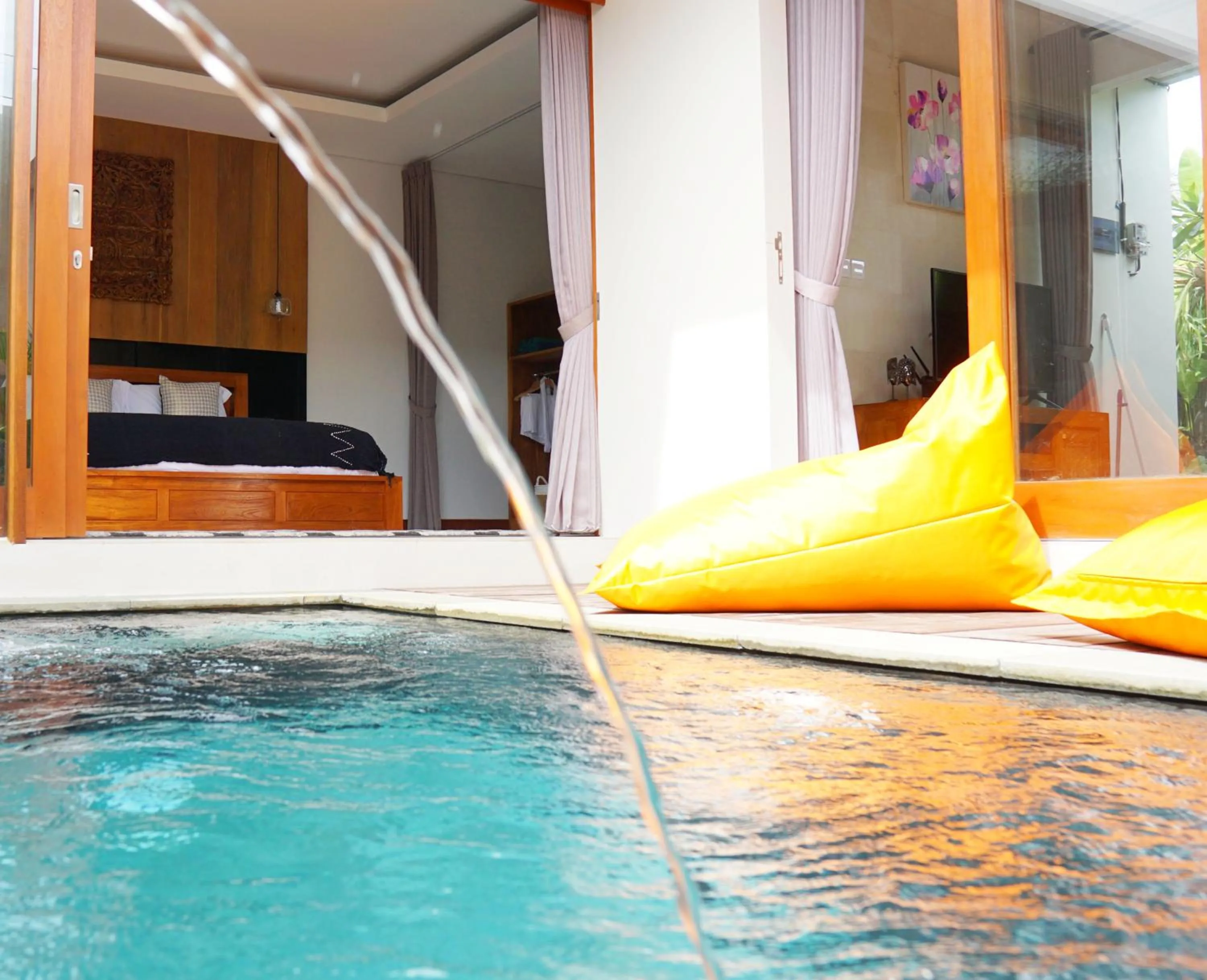 Swimming pool in Stana Kendran Villa