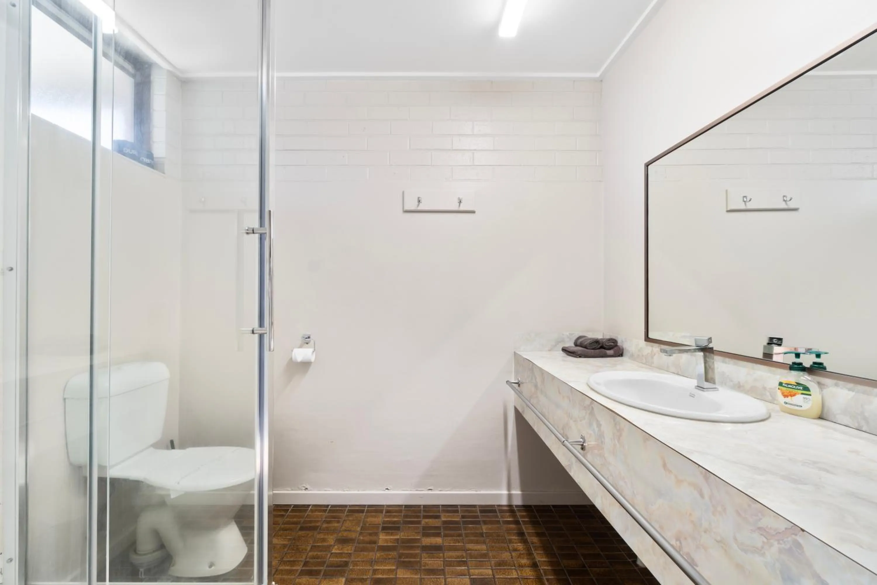 Bathroom in Baronga Motor Inn