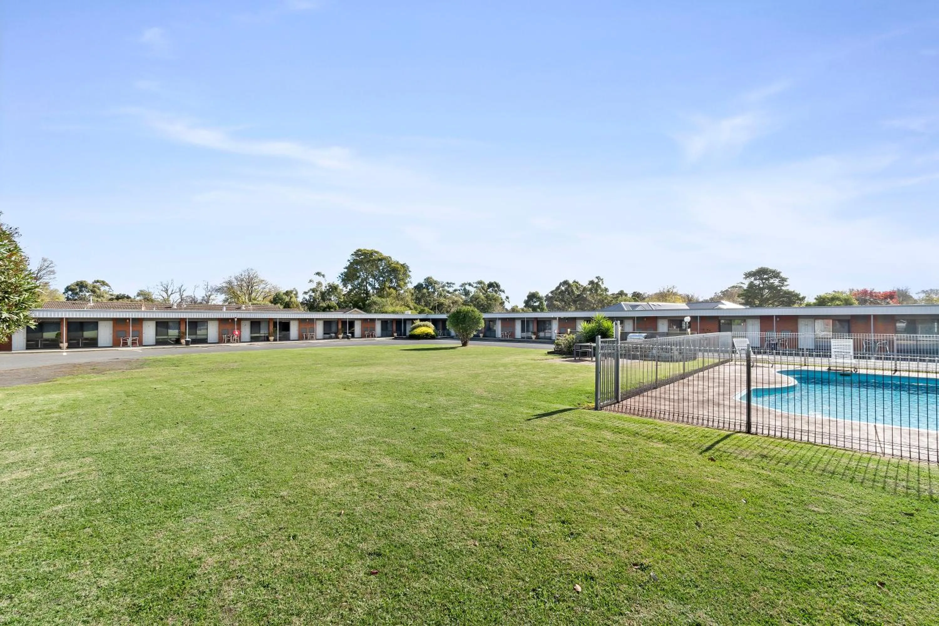 Pool view in Baronga Motor Inn