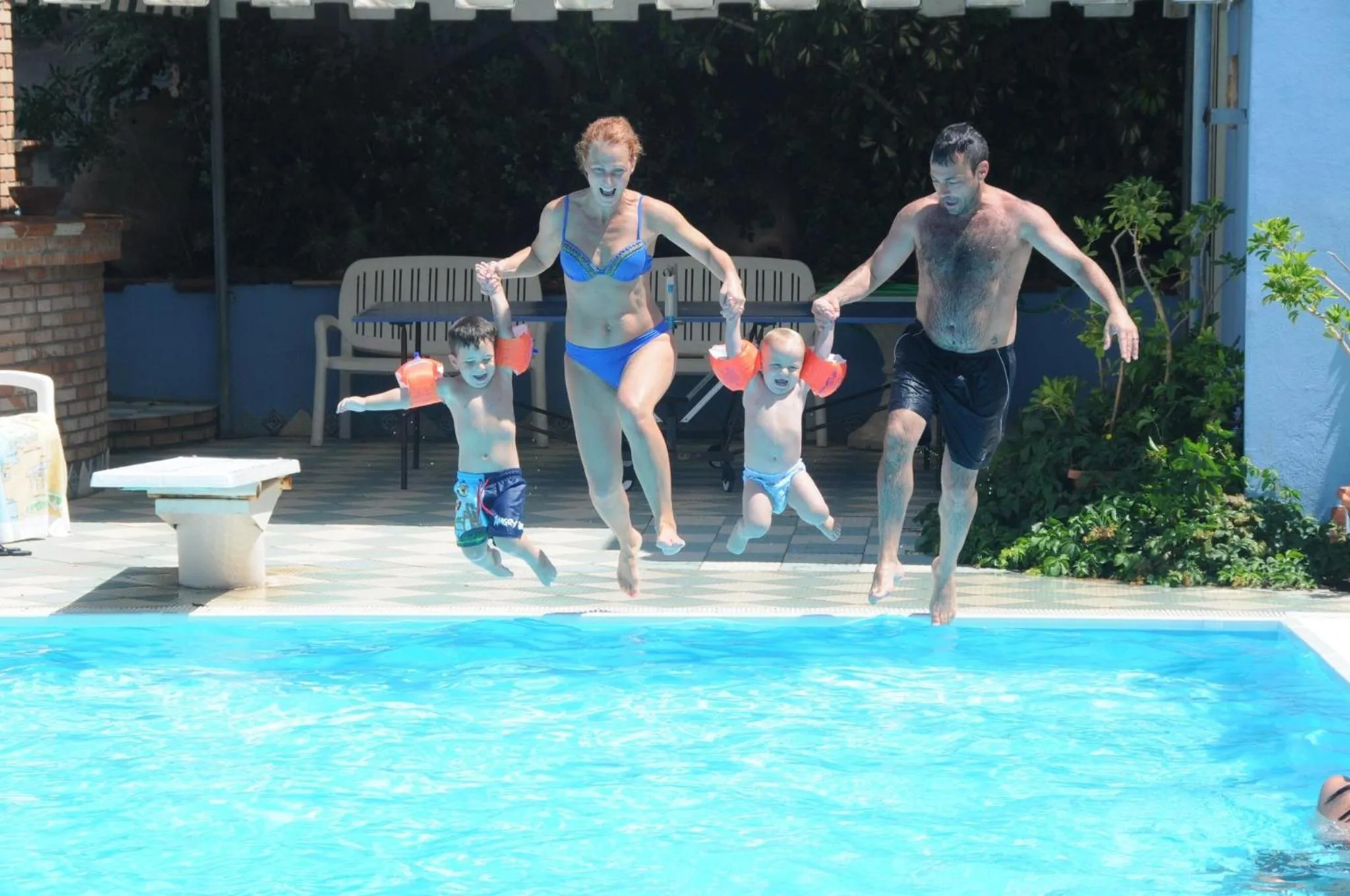 Area and facilities in Three-room apartment a stones throw from the sea