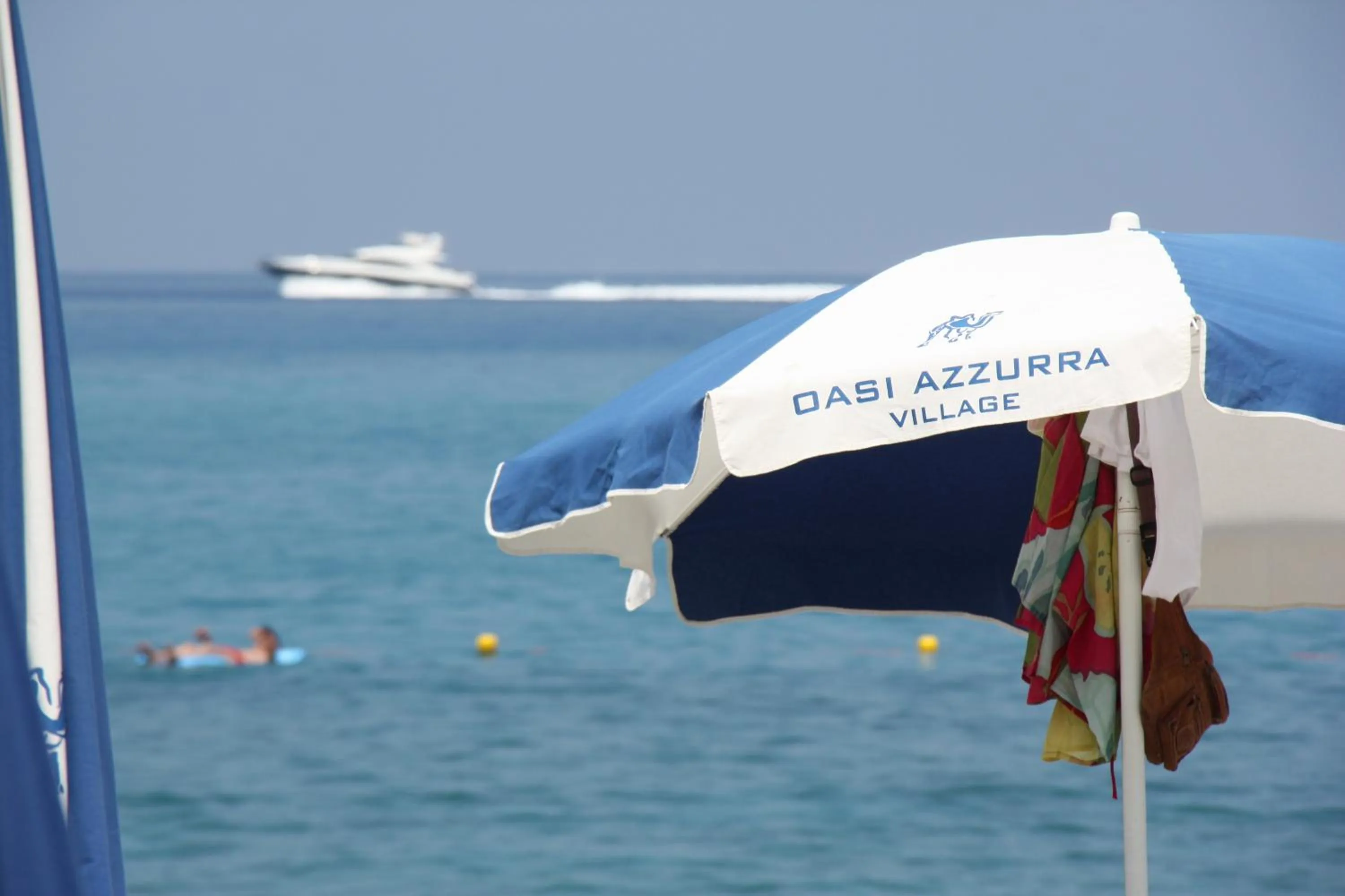 Beach in Three-room apartment a stones throw from the sea