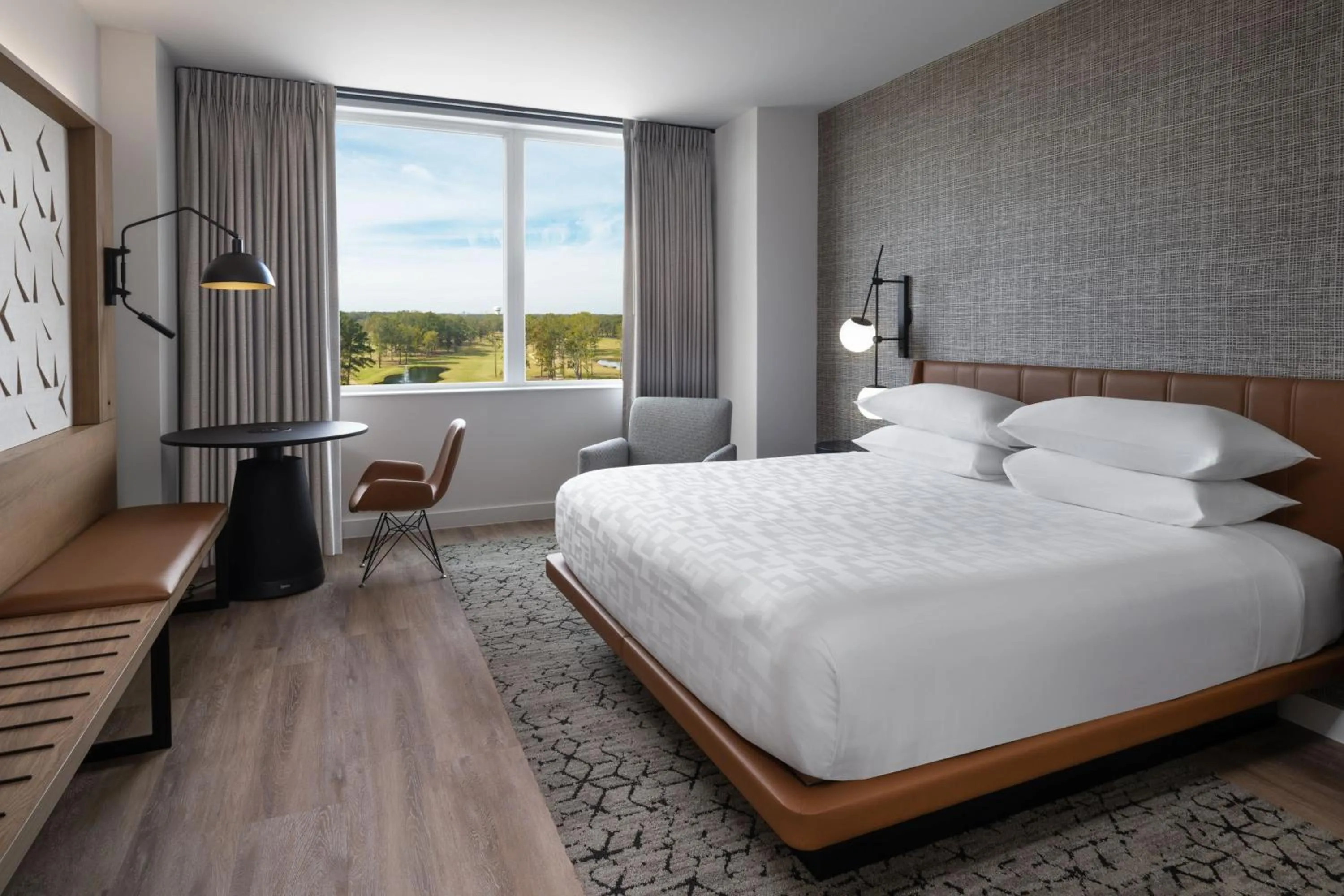 Photo of the whole room, Bed in Sheraton Flowood The Refuge Hotel & Conference Center