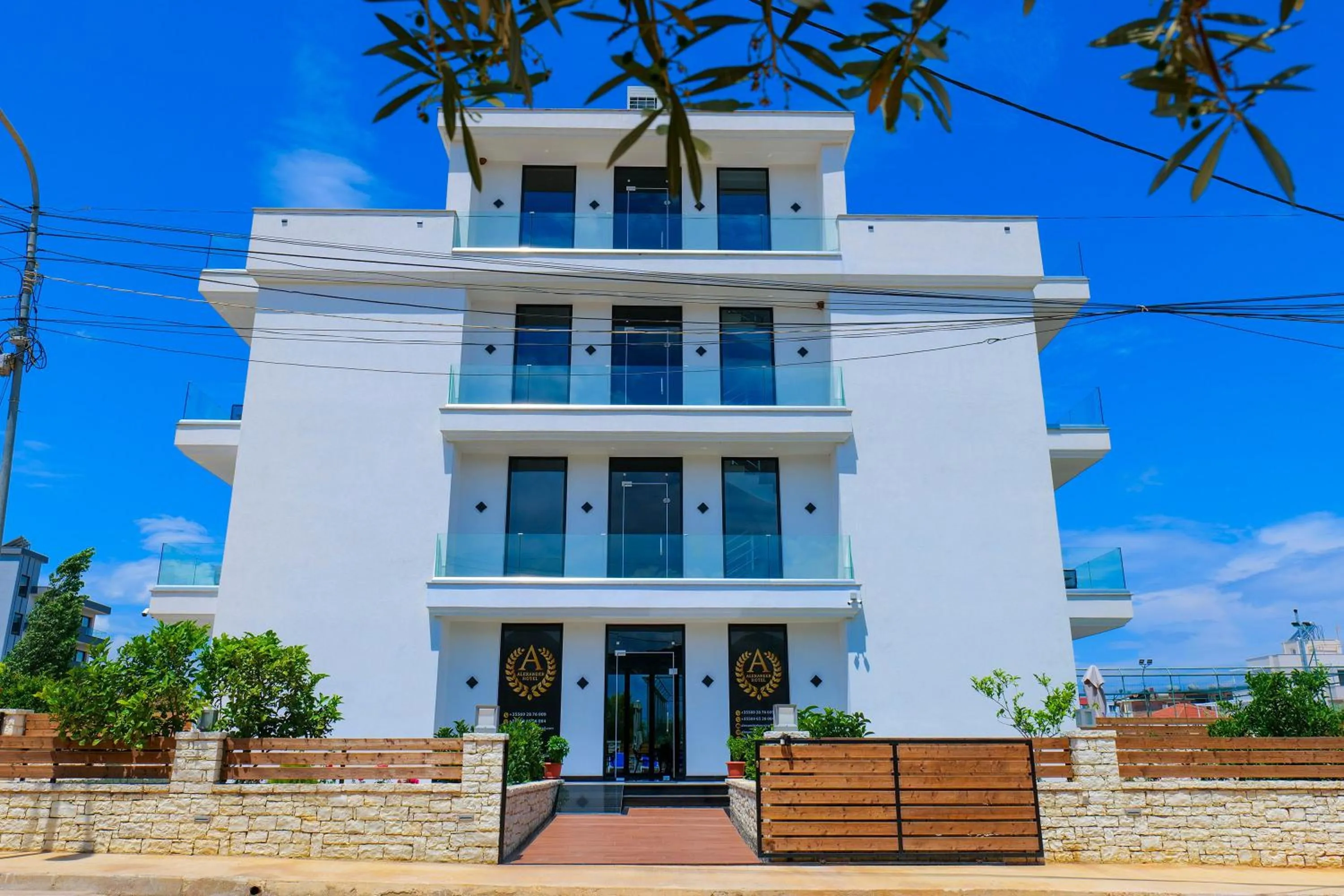 Property building in Hotel Alexander