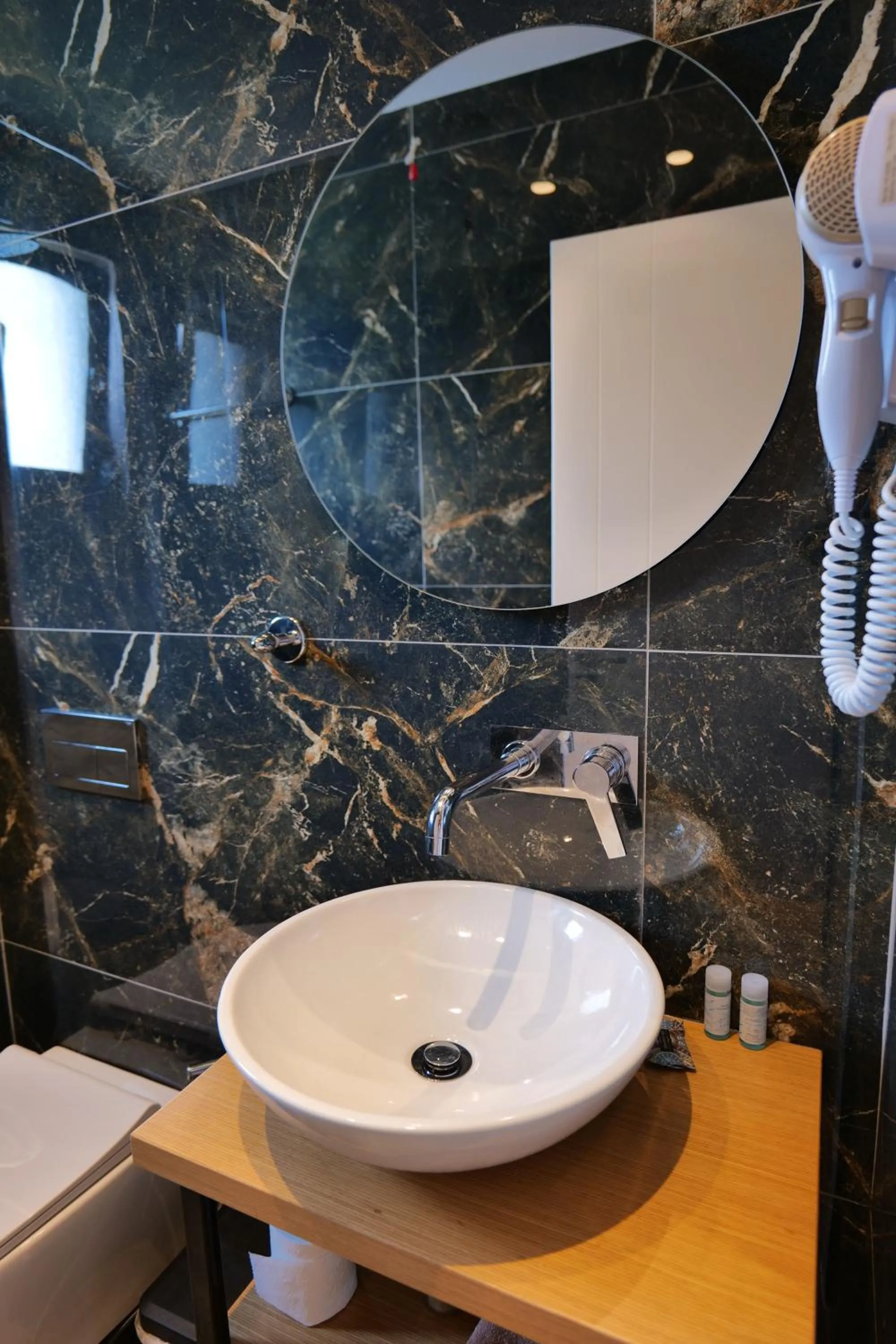 Bathroom in Hotel Alexander