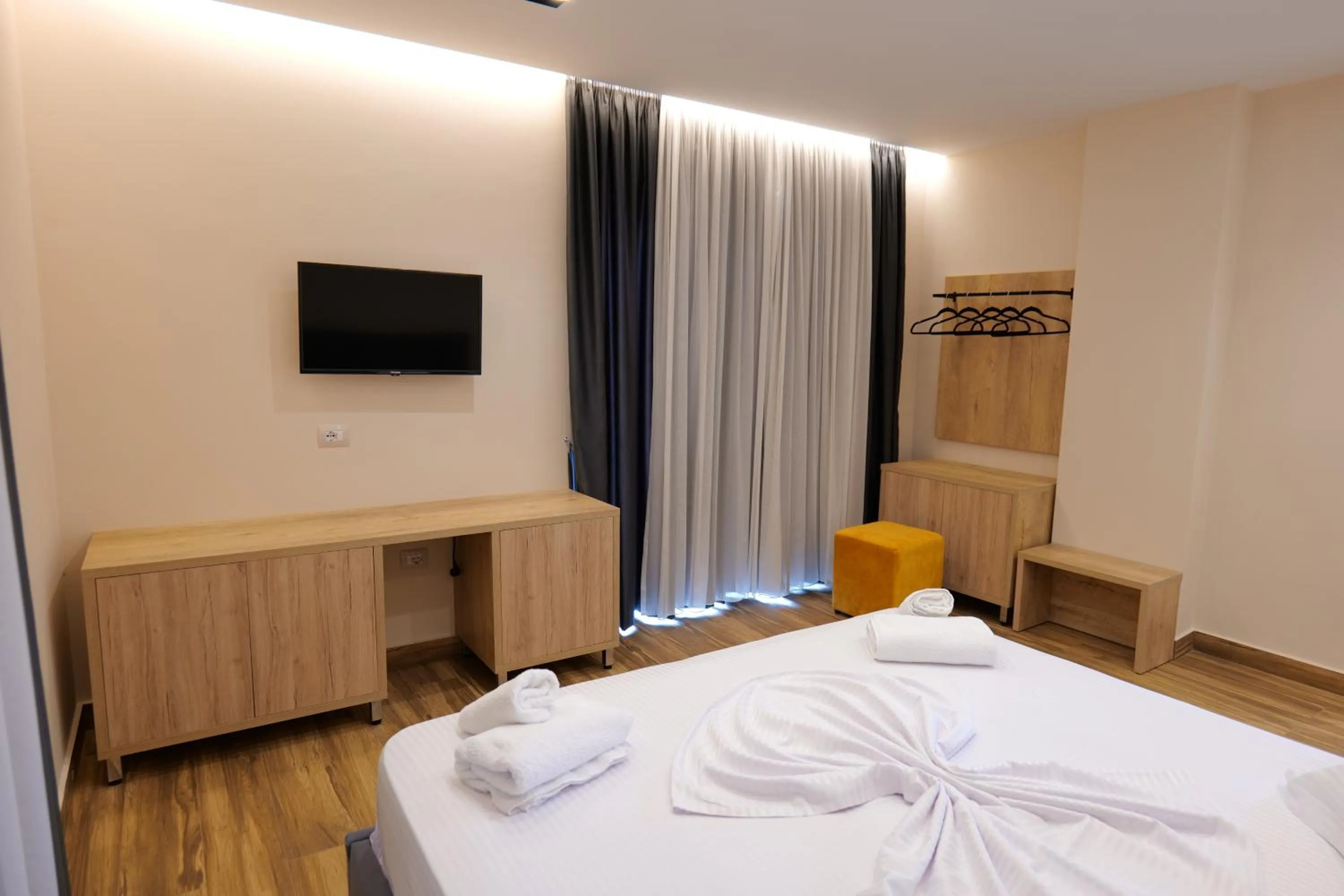 Photo of the whole room, Bed in Hotel Alexander