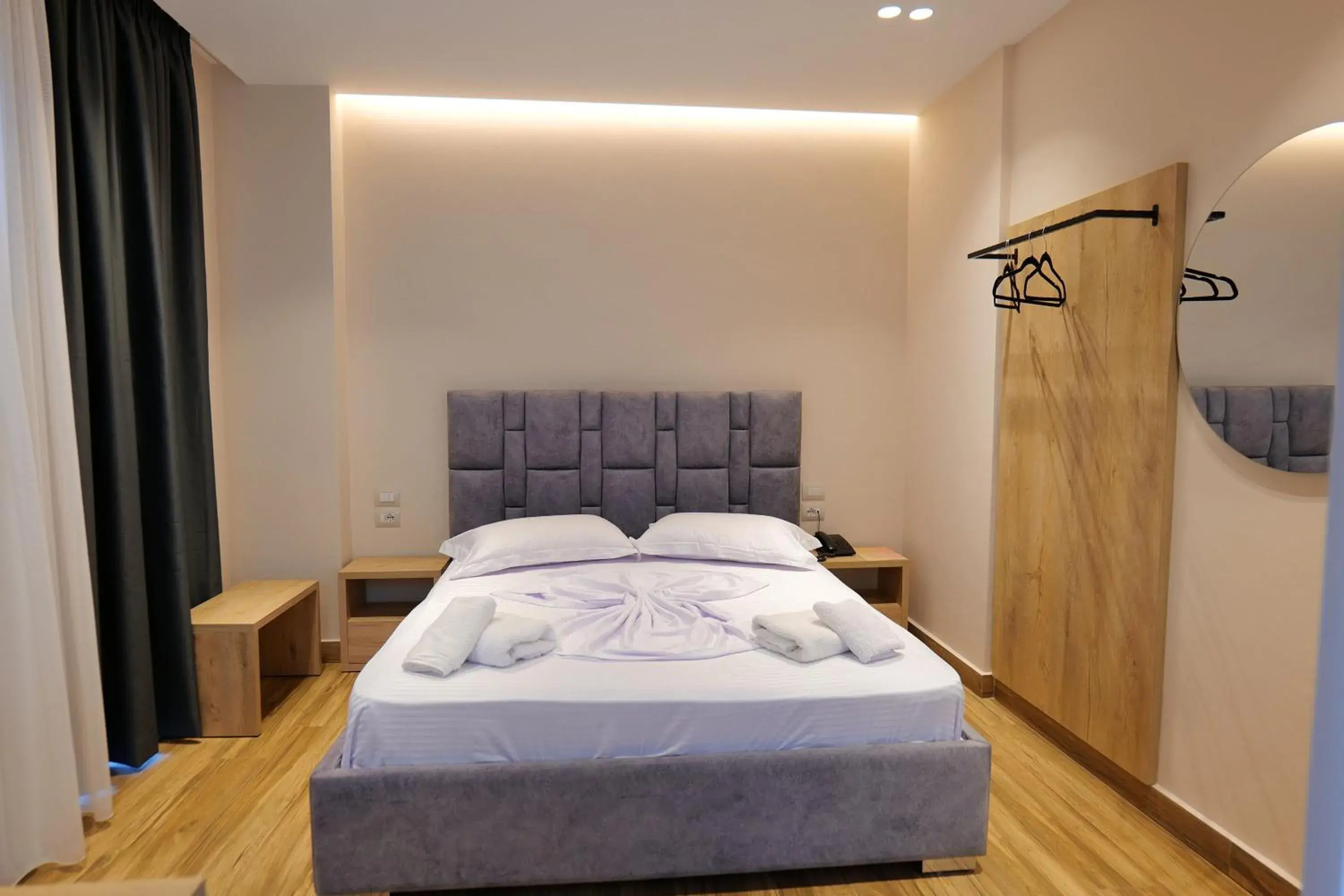 Deluxe Double Room with Side Sea View in Hotel Alexander Deluxe Double Room with Side Sea View in Hotel Alexander