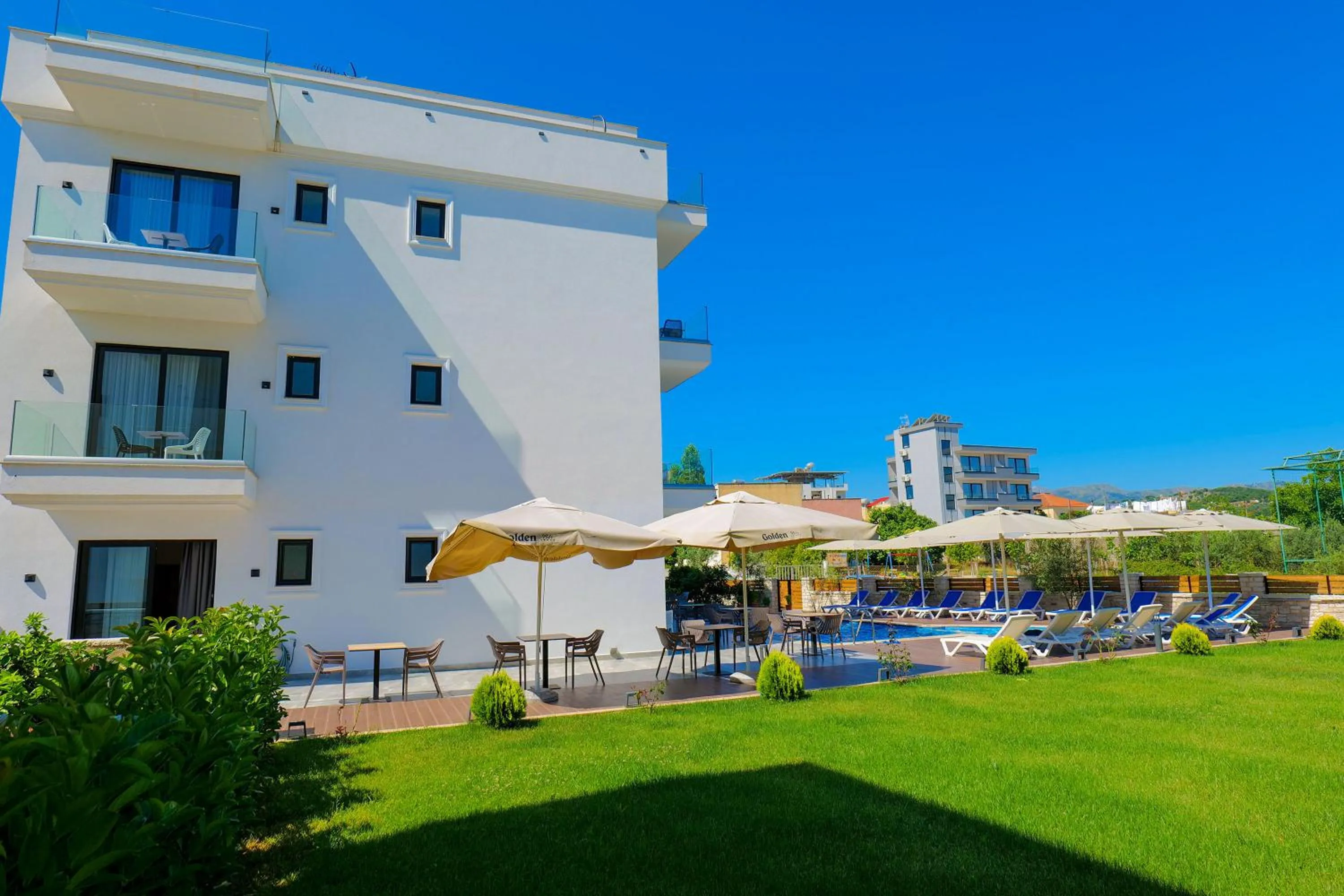 Property building in Hotel Alexander