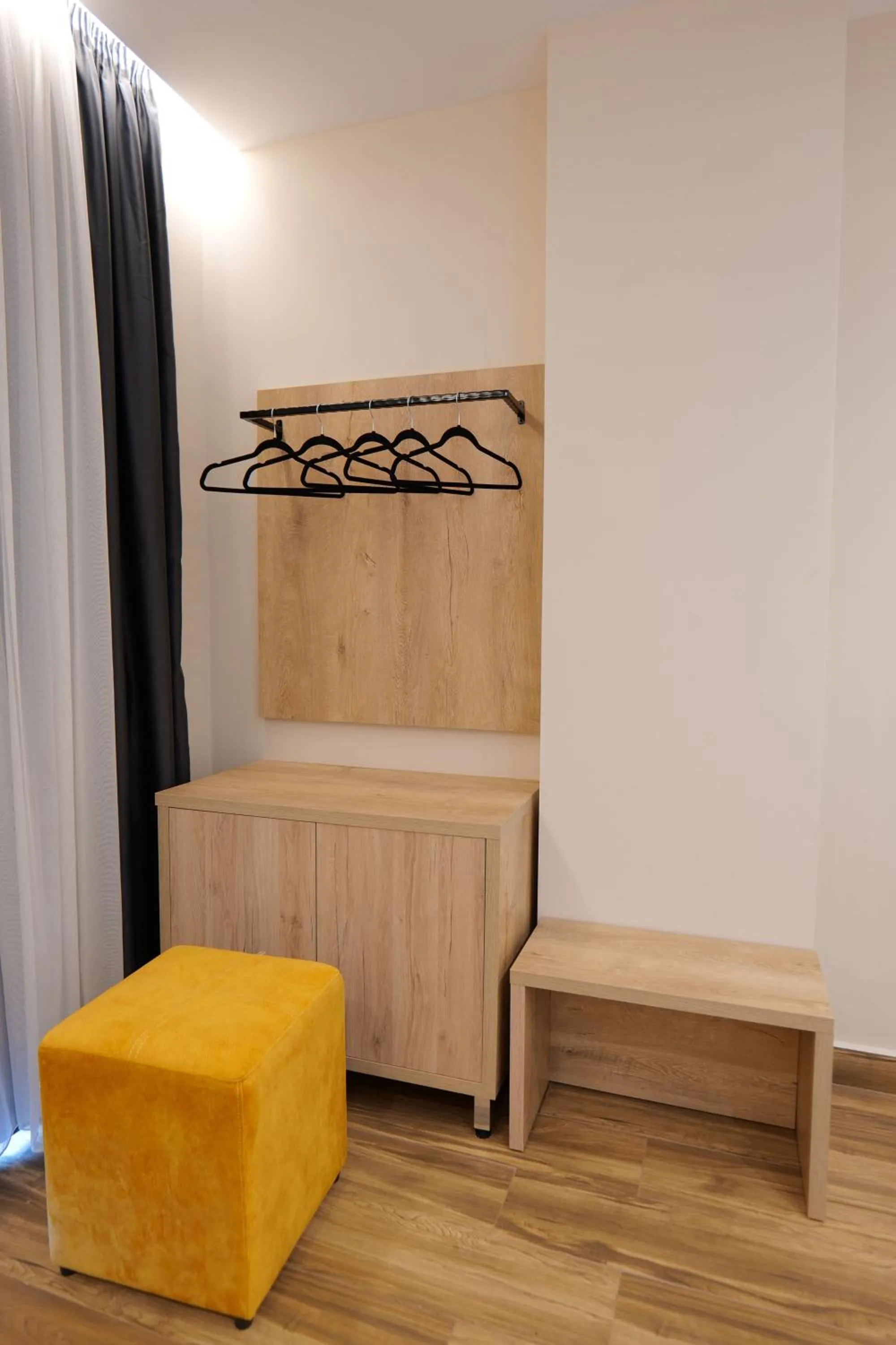 Photo of the whole room in Hotel Alexander