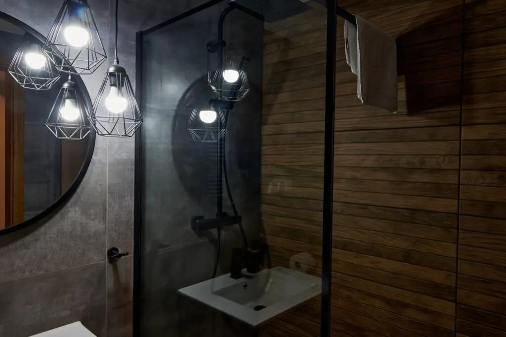 Bathroom in EASY RENT Apartments - Crystal, Centrum Free Parking 24h Check-in