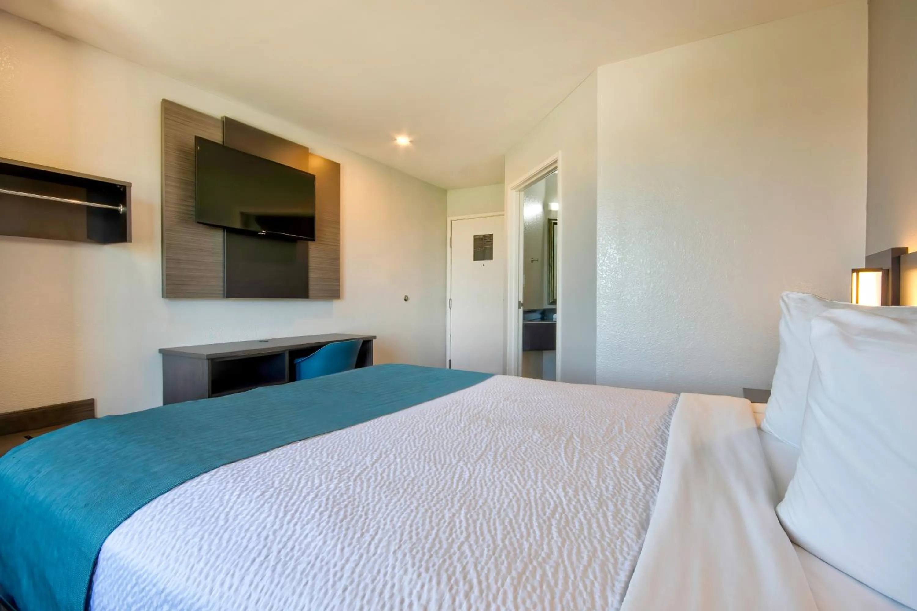 Bedroom, Bed in Motel 6-Harlingen, TX