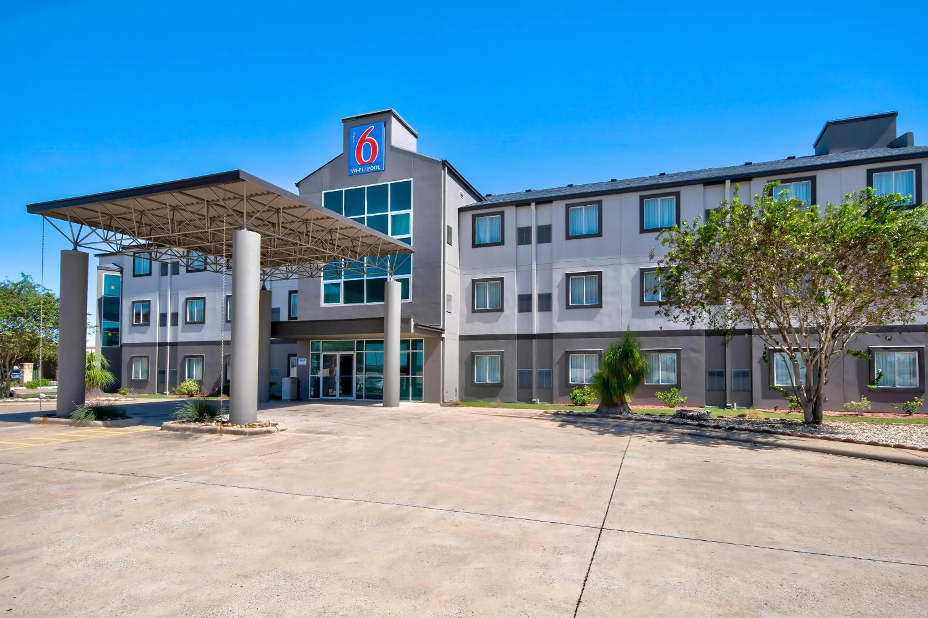 Property building in Motel 6-Harlingen, TX