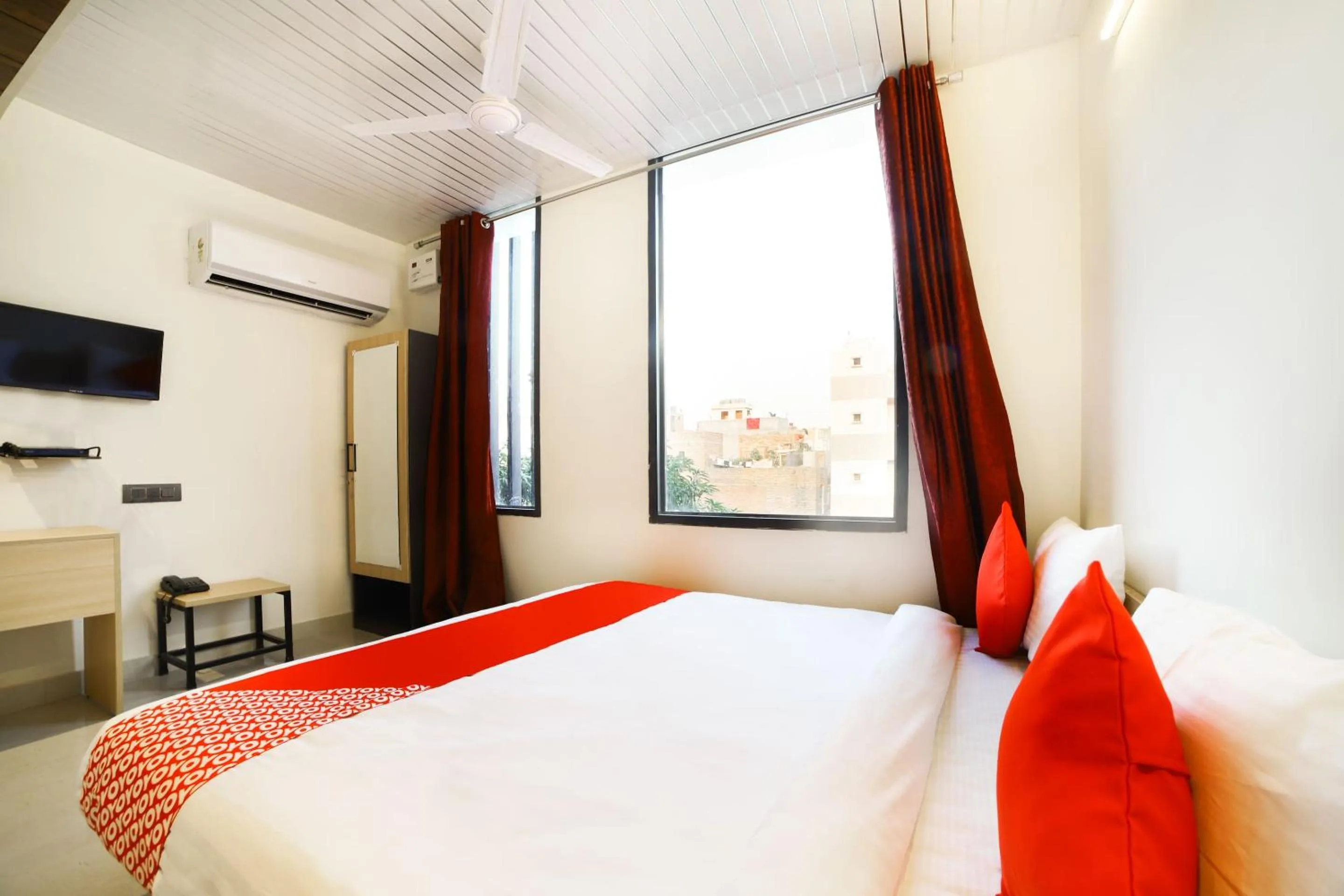 Bedroom, Bed in Hotel O Ashirwad home Near Pitampura