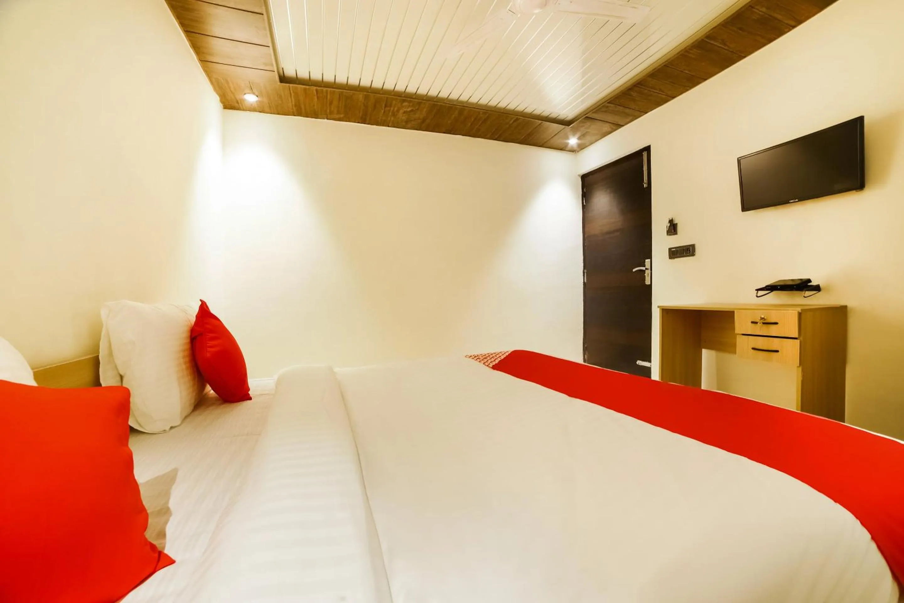 Bedroom, Bed in Hotel O Ashirwad home Near Pitampura