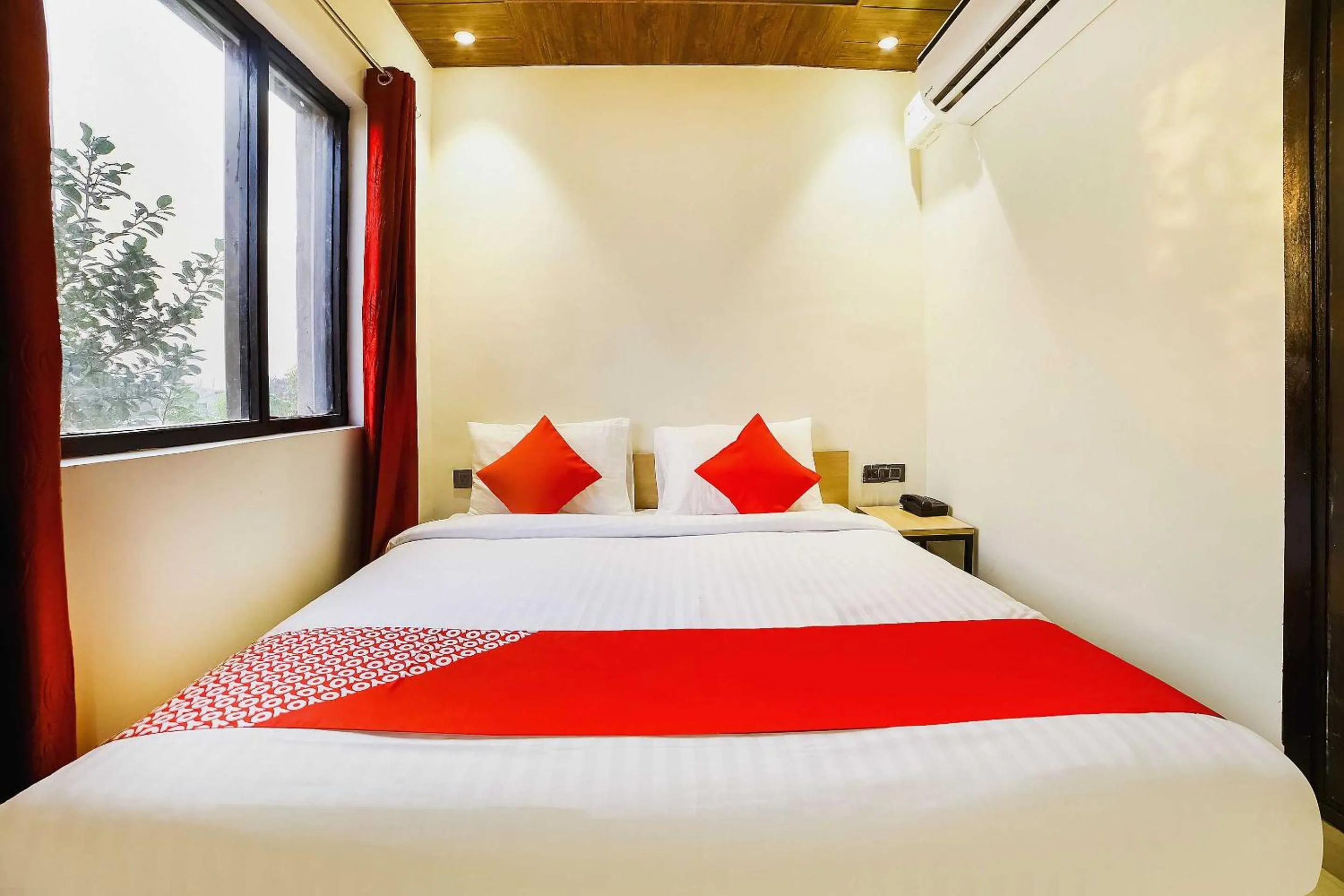 Bedroom, Bed in Hotel O Ashirwad home Near Pitampura