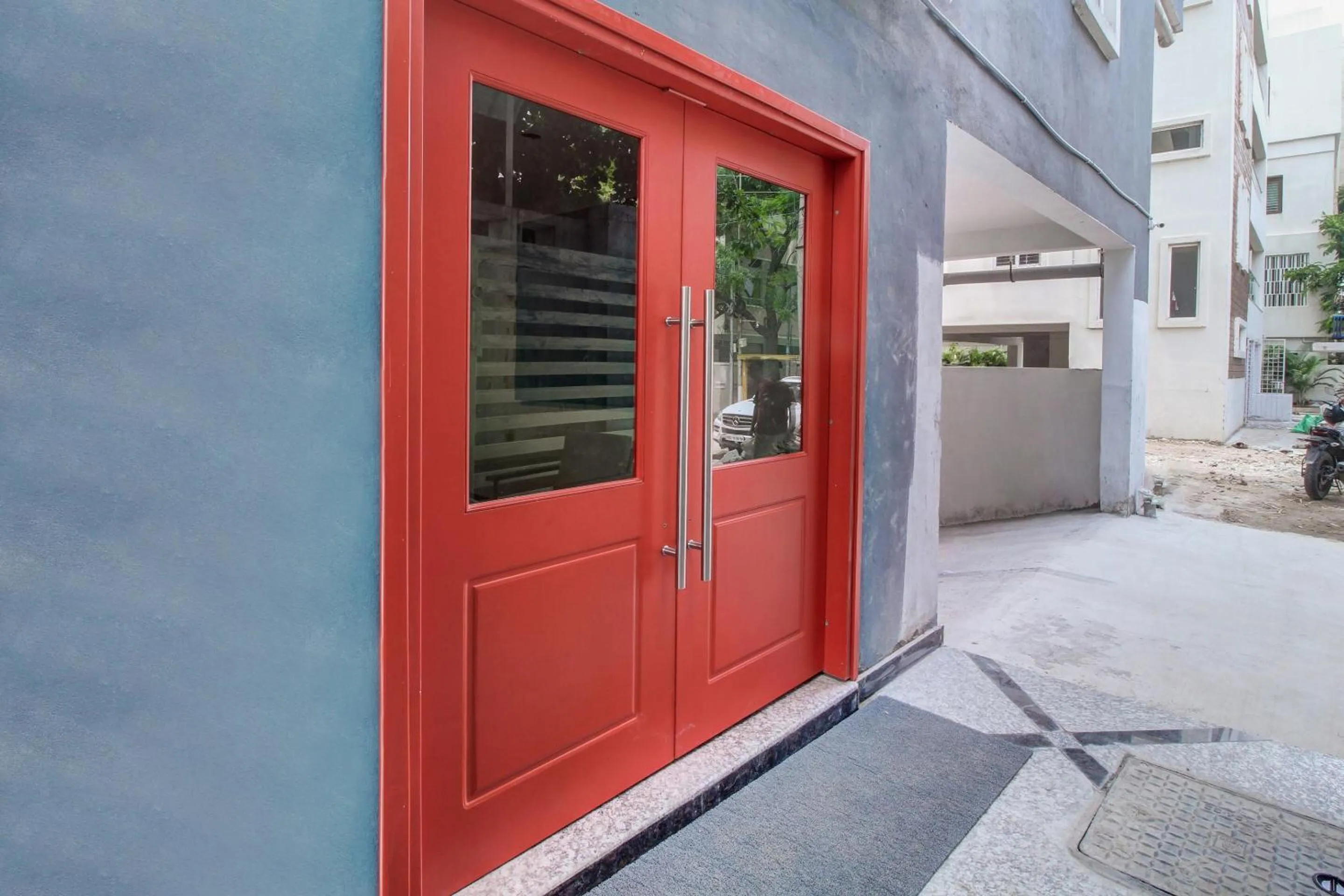 Facade/entrance in Super Townhouse RCC Majestic 397 LB Nagar