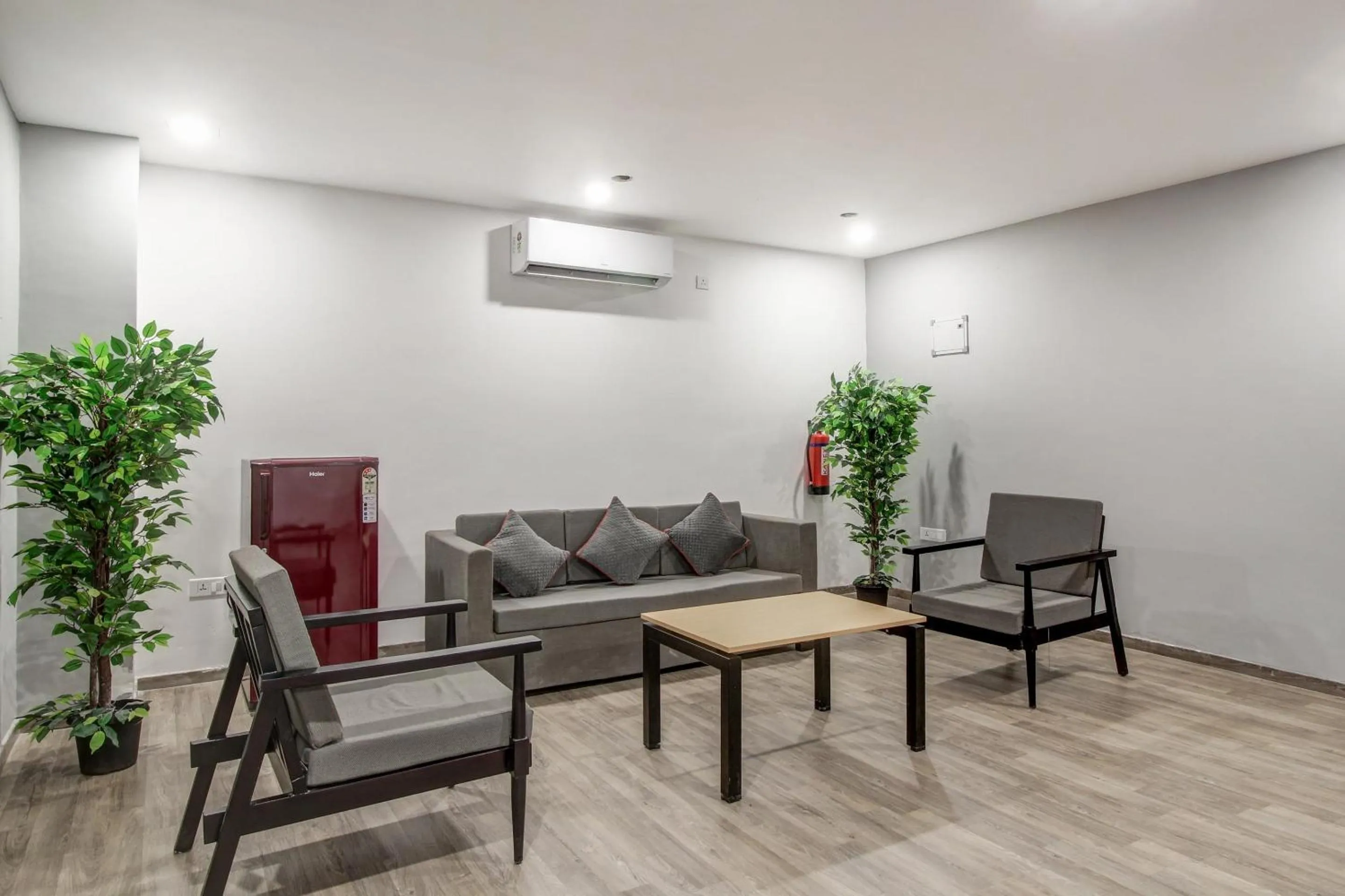 Lobby or reception in Super Townhouse RCC Majestic 397 LB Nagar