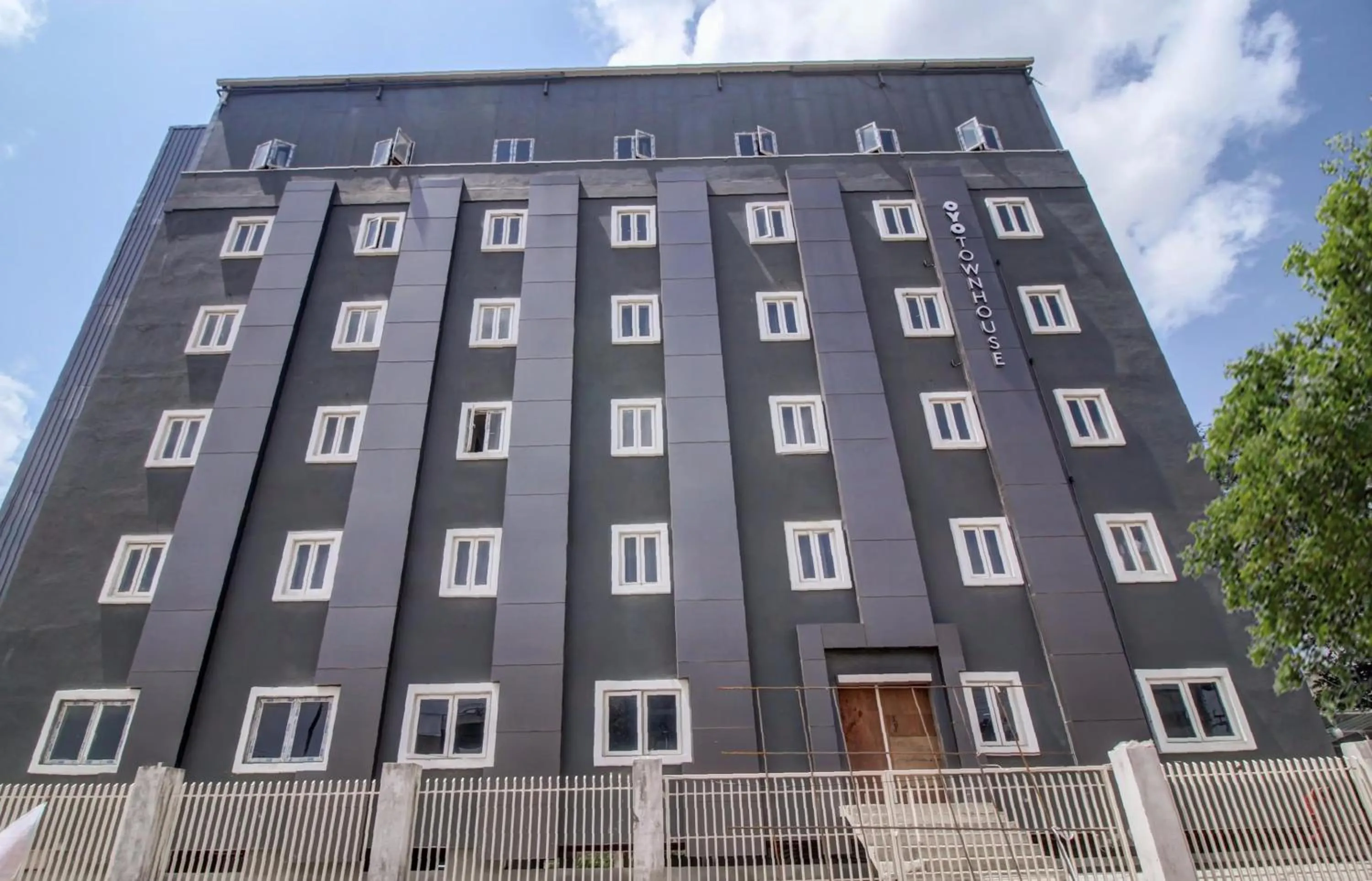 Facade/entrance in Super Townhouse RCC Majestic 397 LB Nagar